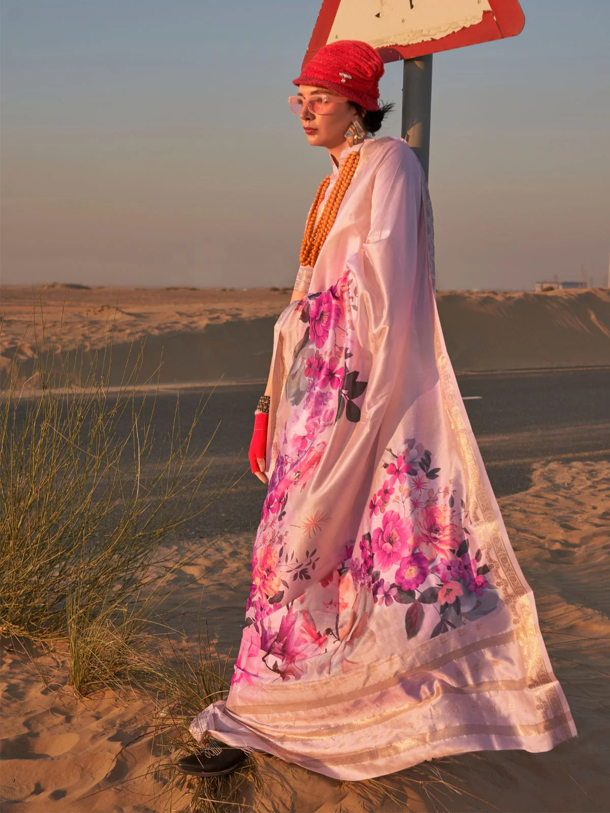 Odette Light Pink Silk Blend Printed Saree With Unstitched Blouse For Women - Image 2