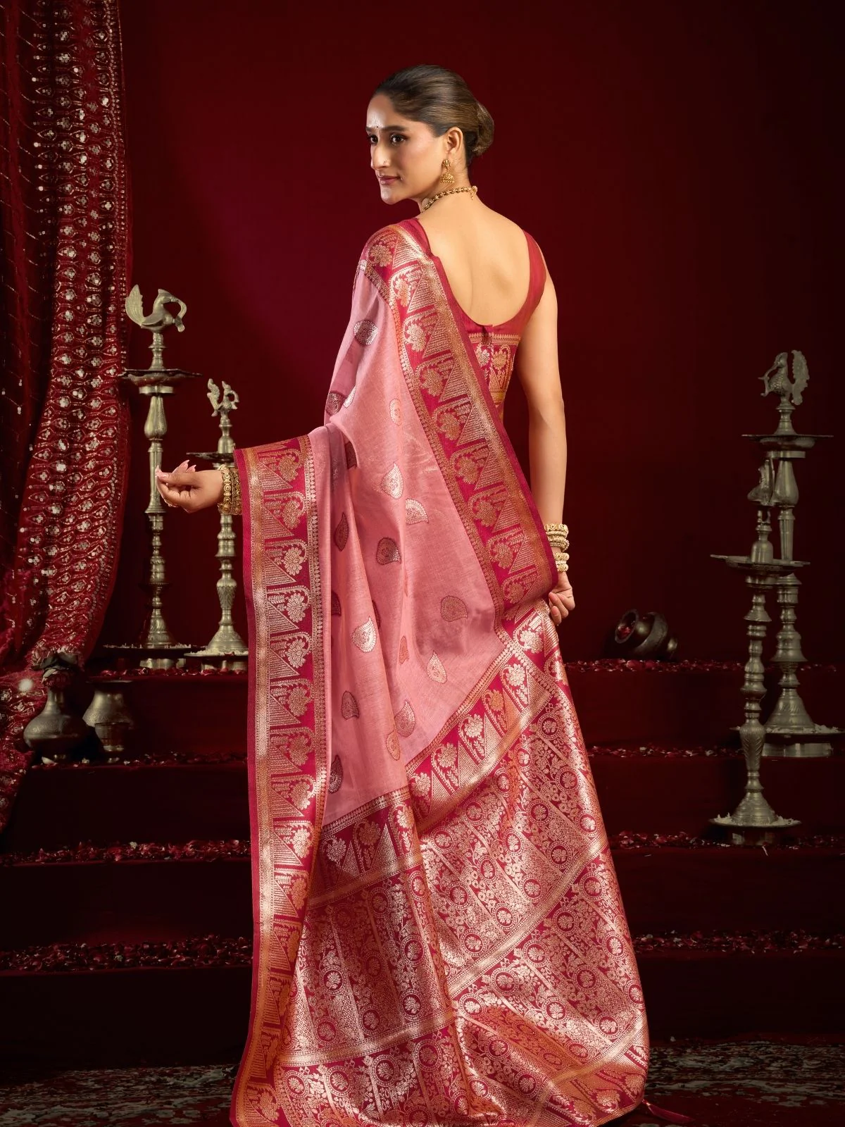 Odette Light Pink Silk Blend Woven Saree For Women - Image 4