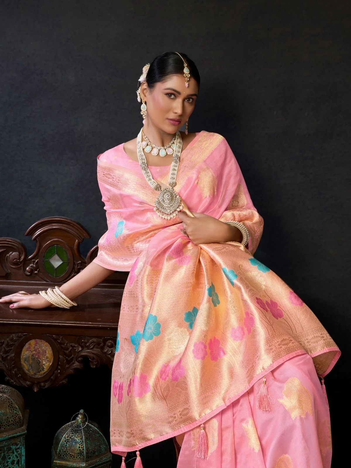 Odette Light Pink Silk Blend Woven Saree For Women - Image 5