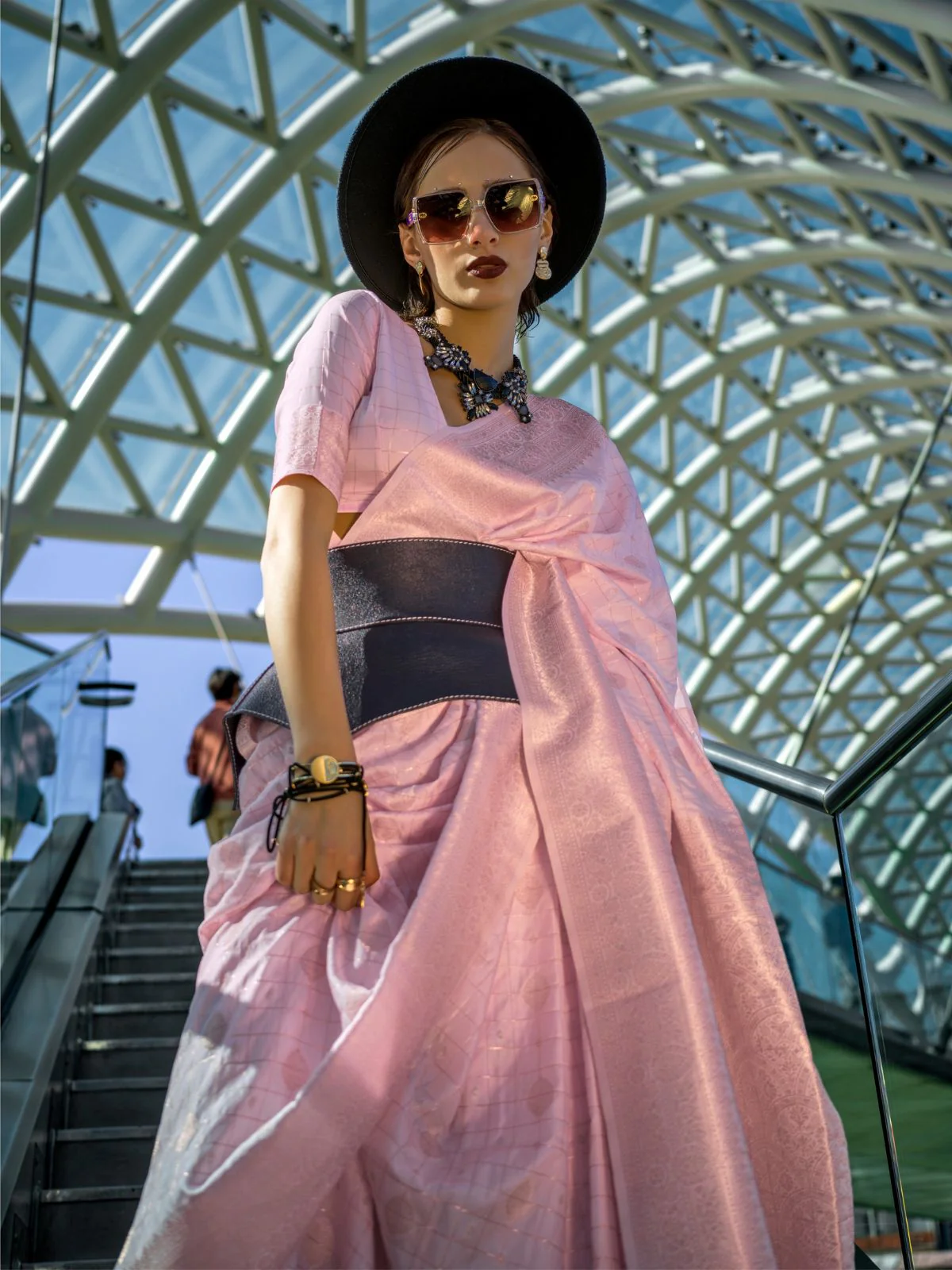 Odette Light Pink Silk Blend Woven Saree With Unstitched Blouse For Women - Image 2