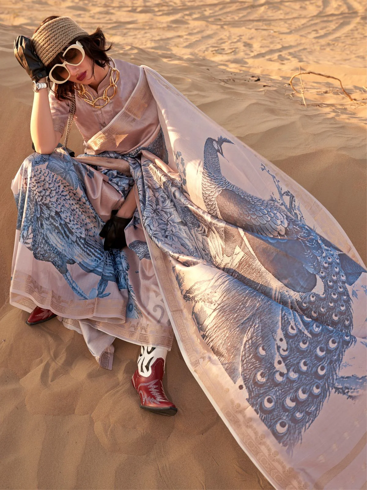 Odette Light Purple Silk Blend Printed Saree With Unstitched Blouse For Women - Image 2