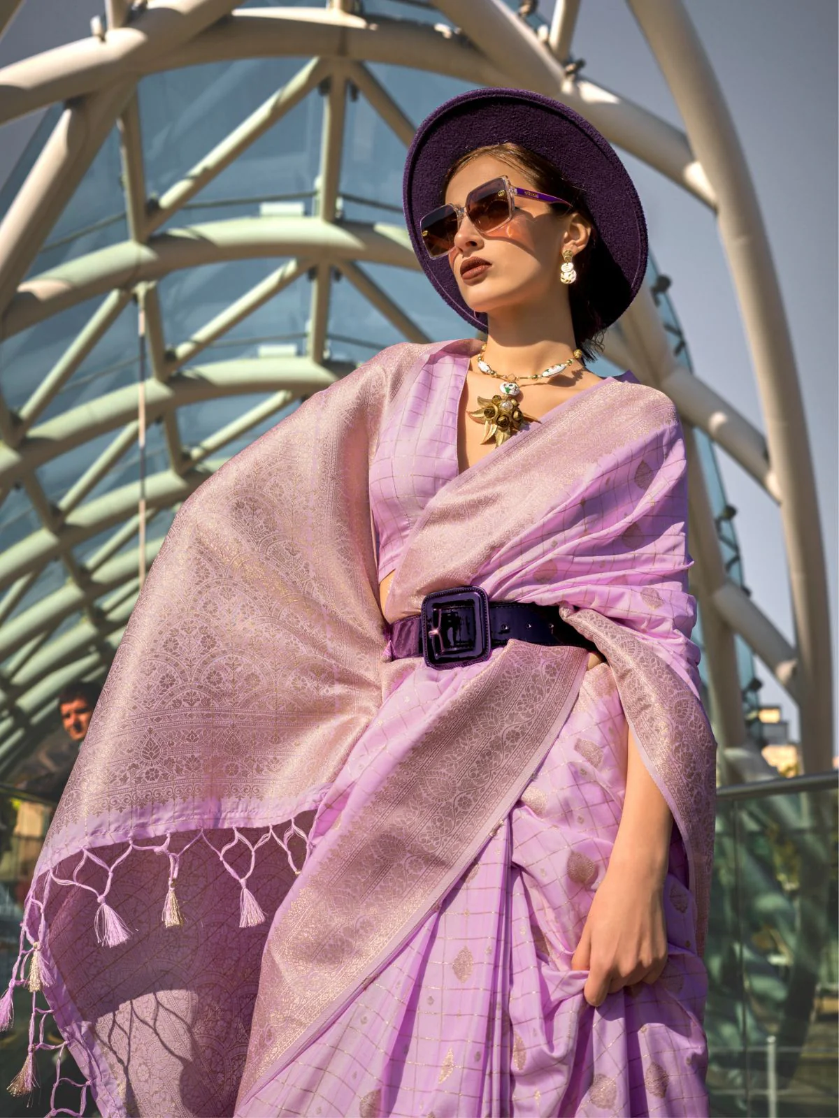 Odette Light Purple Silk Blend Woven Saree With Unstitched Blouse For Women - Image 2