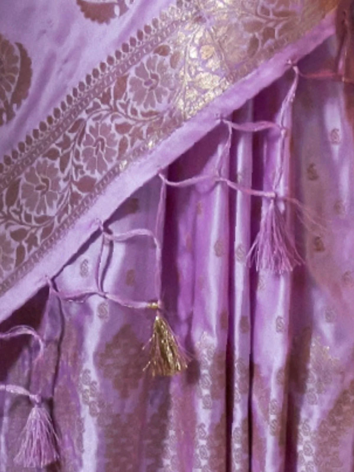 Odette Lilac Satin Woven Saree With Unstitched Blouse For Women - Image 3