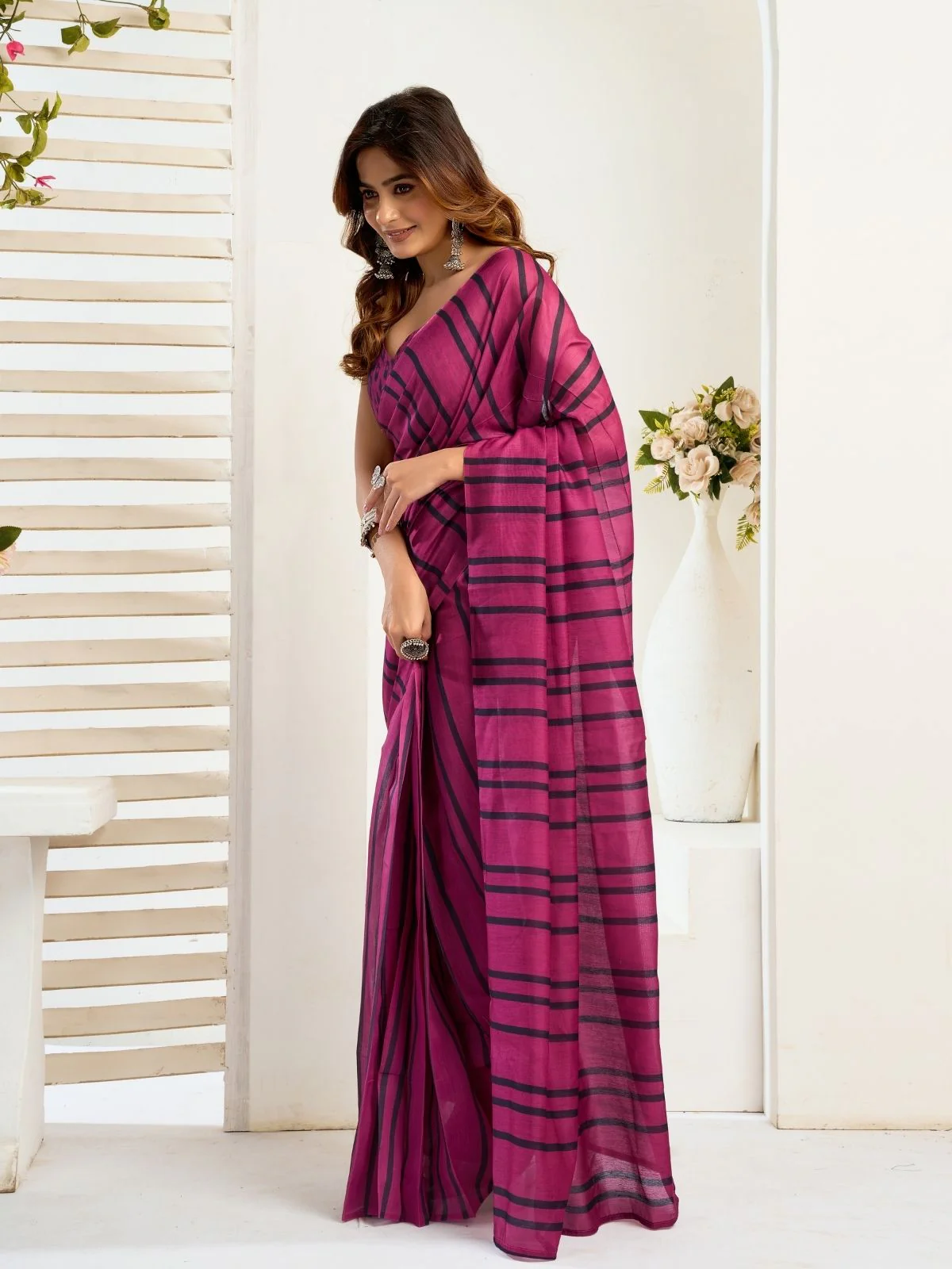 Odette Magenta Cotton Linen Zari Work Saree For Women - Image 2