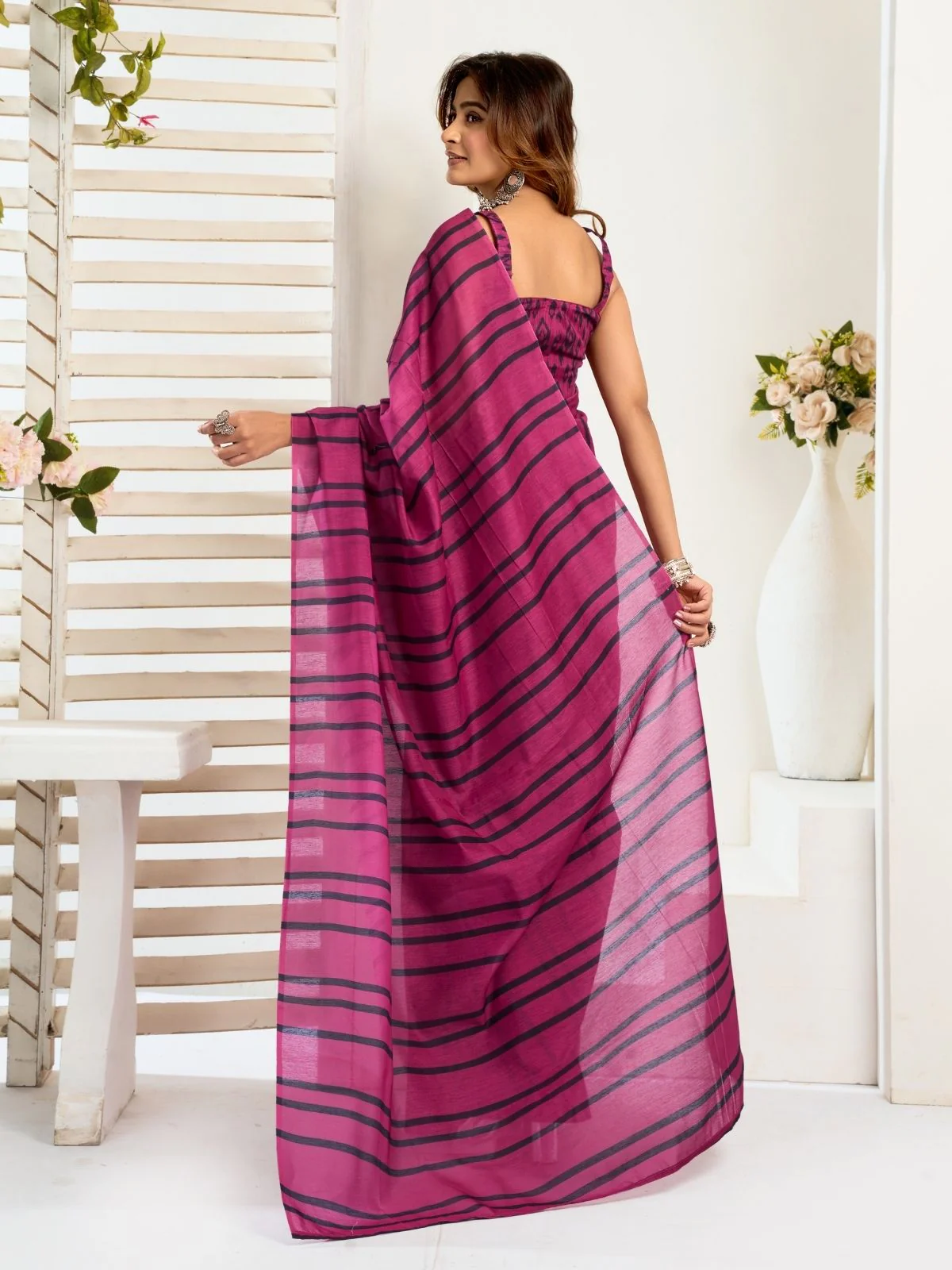 Odette Magenta Cotton Linen Zari Work Saree For Women - Image 4
