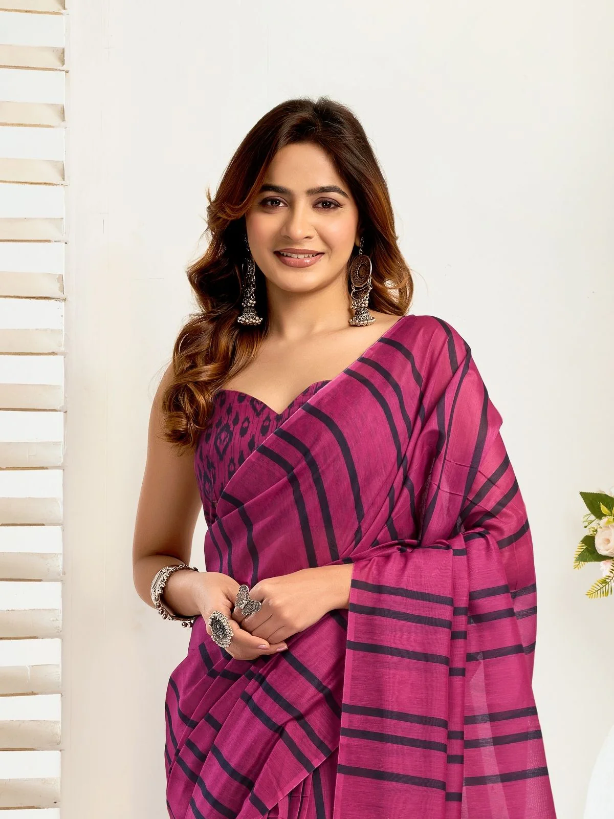 Odette Magenta Cotton Linen Zari Work Saree For Women - Image 5