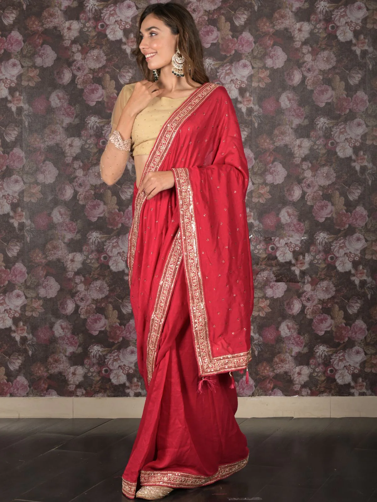 Odette Magenta Embroidered Crepe Saree With Unstitched Blouse For Women - Image 2