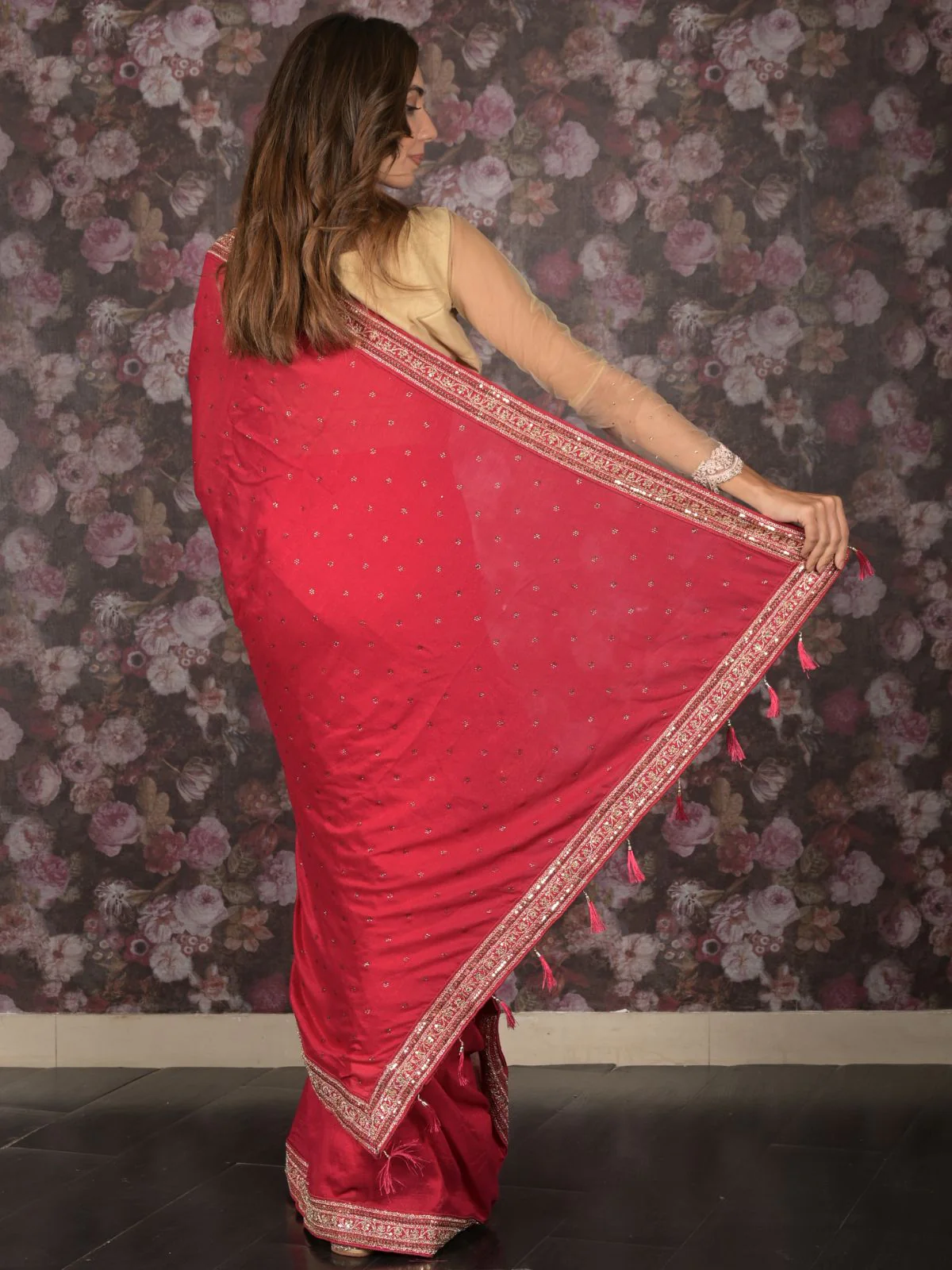 Odette Magenta Embroidered Crepe Saree With Unstitched Blouse For Women - Image 4