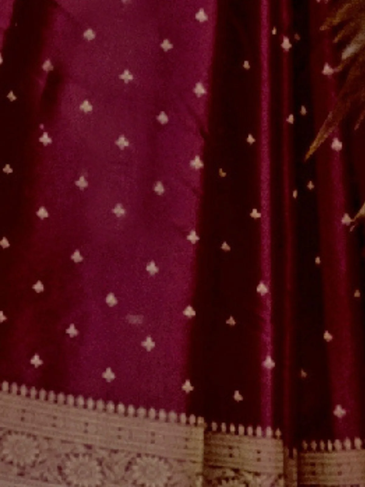 Odette Magenta Silk Blend Woven Saree With Unstitched Blouse For Women - Image 3