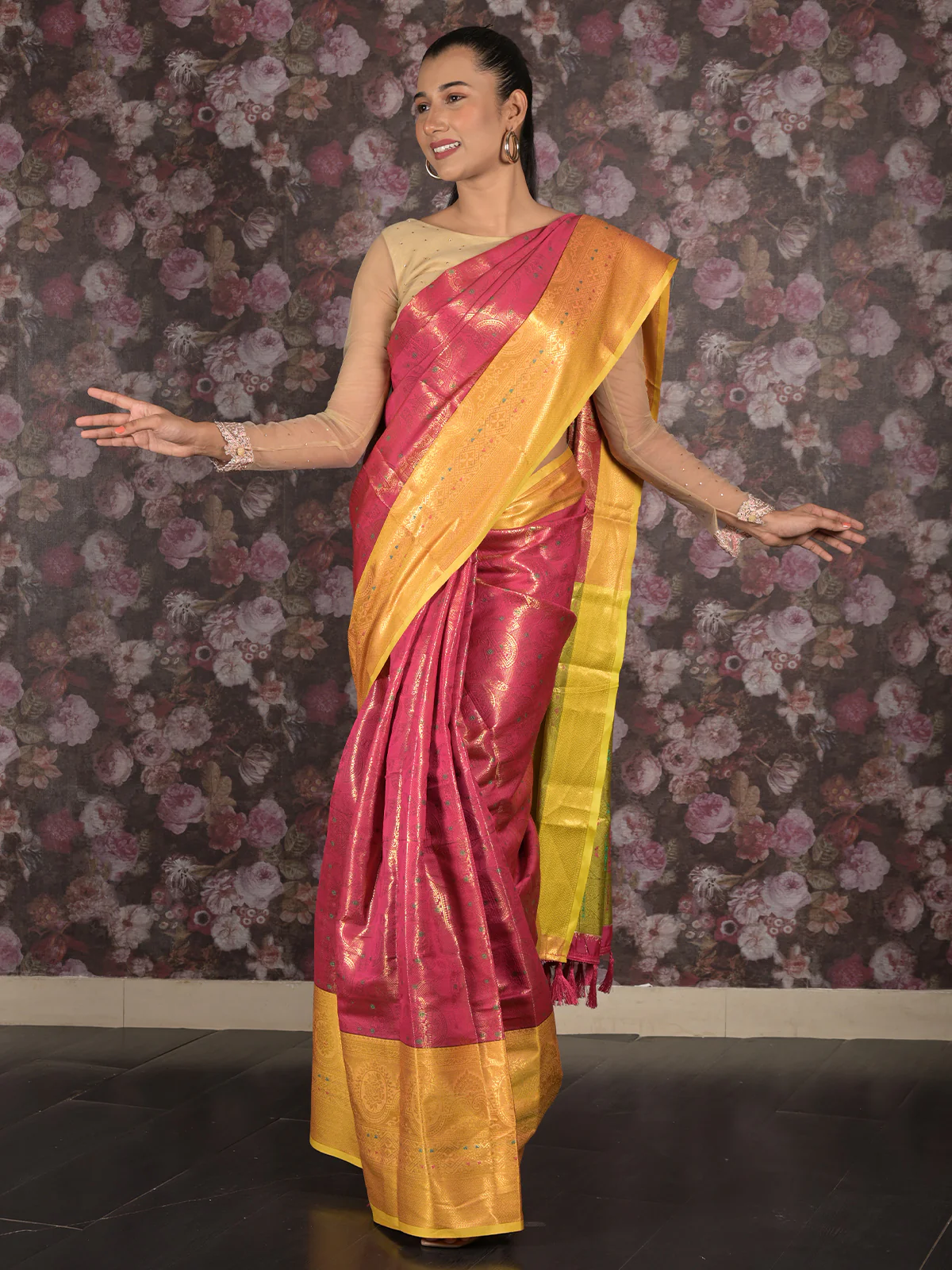 Odette Magenta Silk Blend Woven Saree with Unstitched Blouse for Women - Image 3