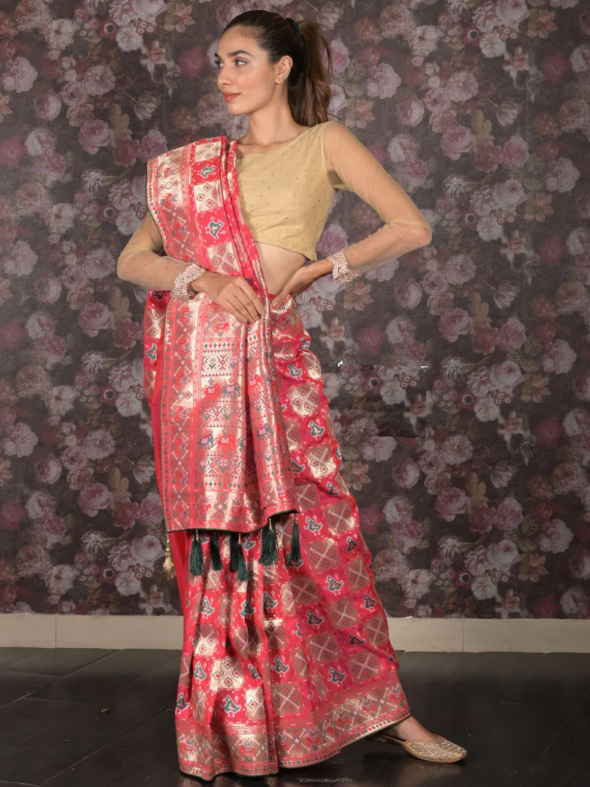 Odette Magenta Silk Blend Woven Saree with Unstitched Blouse for Women - Image 3