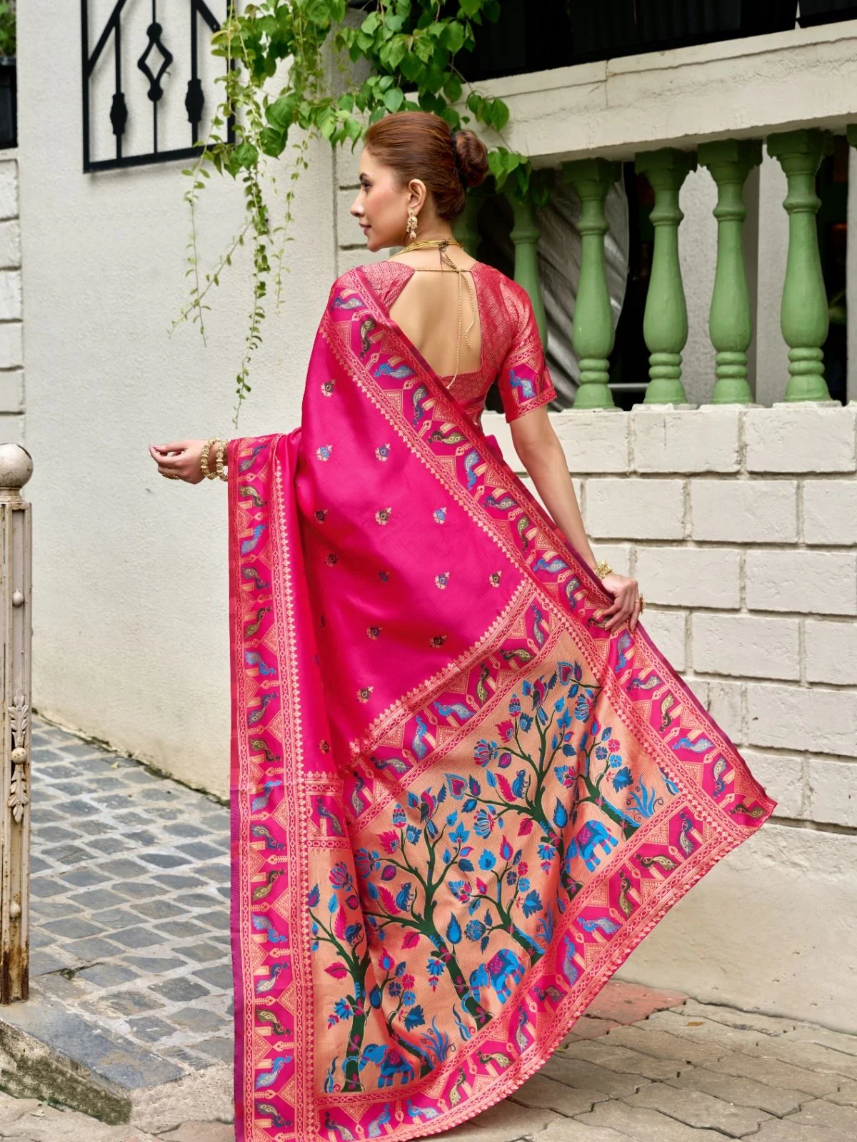 Odette Magenta Silk Woven Paithani Saree For Women - Image 3