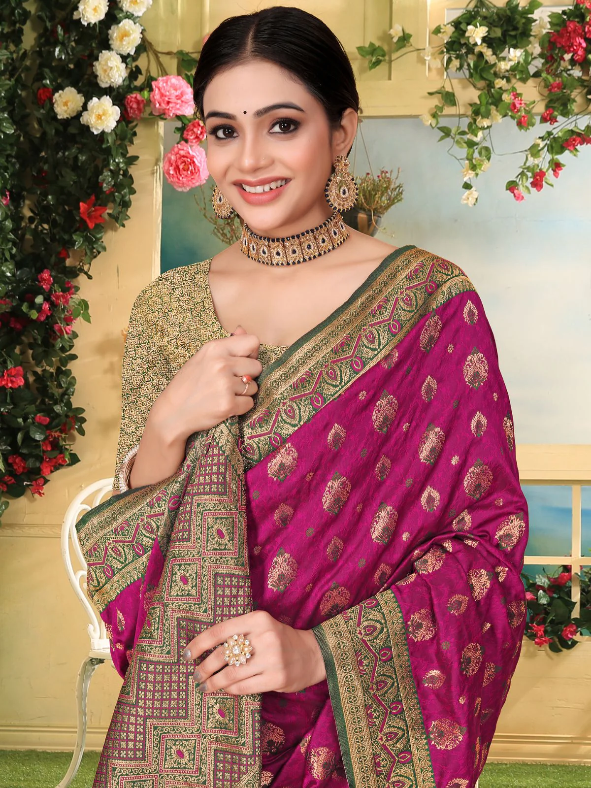 Odette Magenta Woven Banarasi Silk Saree With unstitched Blouse For Women - Image 4