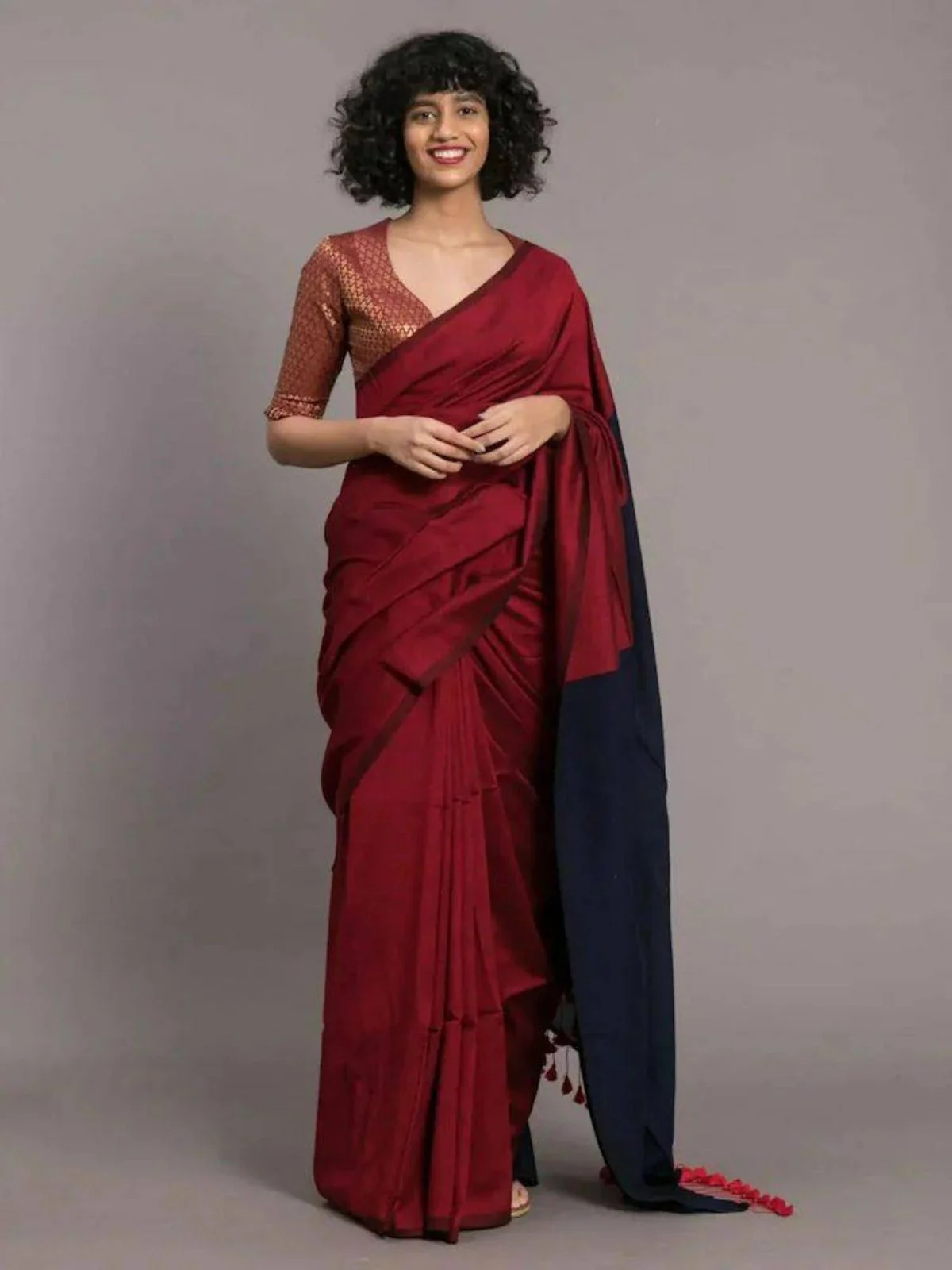 Odette Maroon Cotton Blend Solid Saree For Women