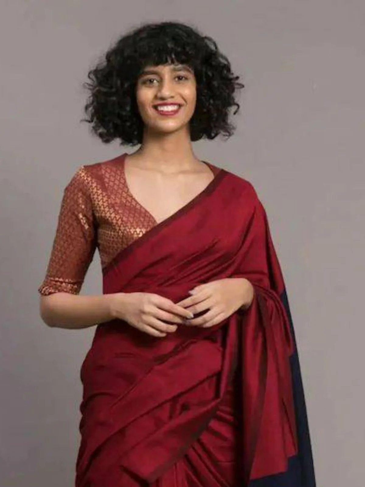 Odette Maroon Cotton Blend Solid Saree For Women - Image 3
