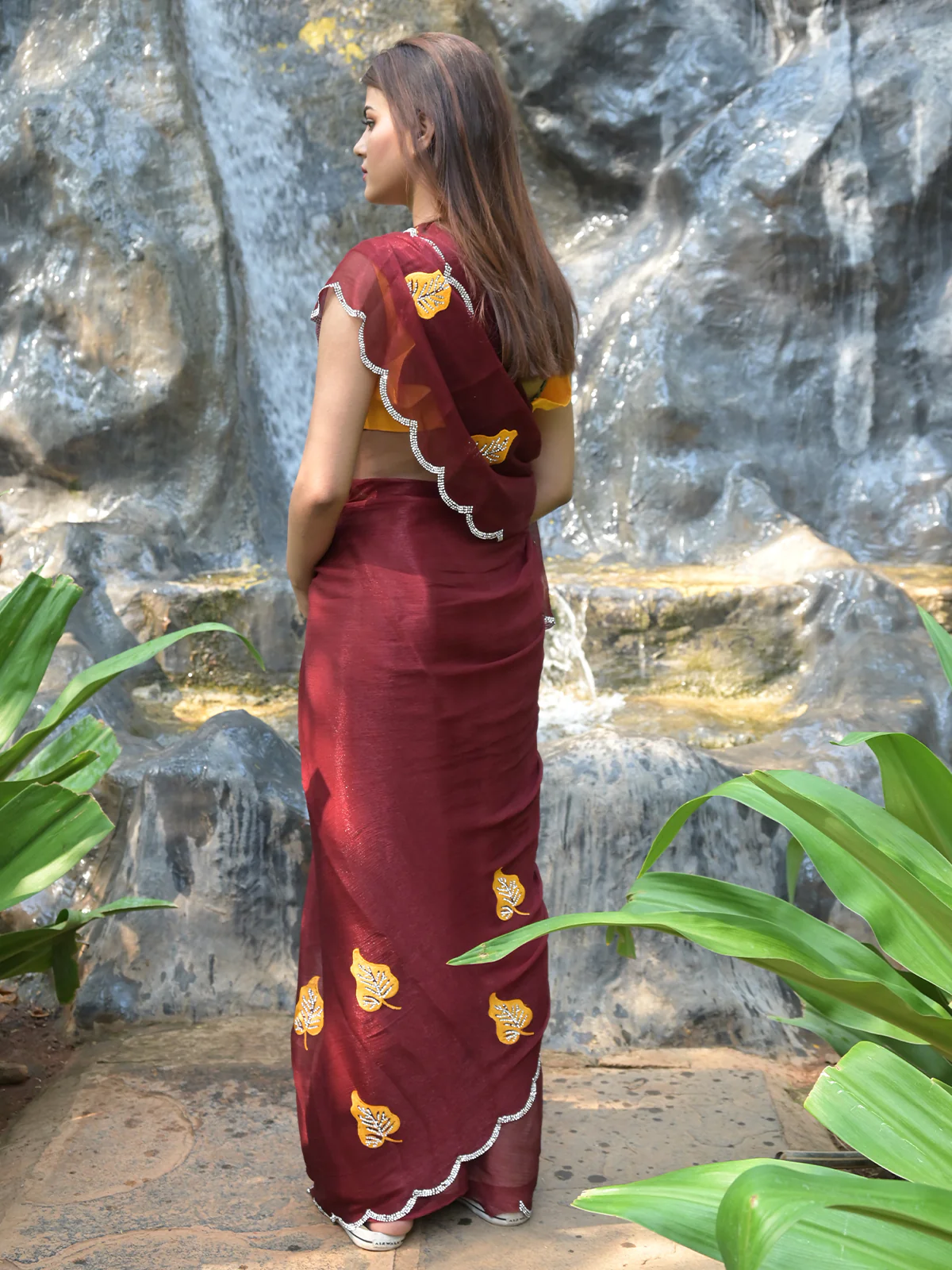 Odette Maroon Embroidered Chiffon Silk Saree with Unstitched Blouse for Women - Image 3