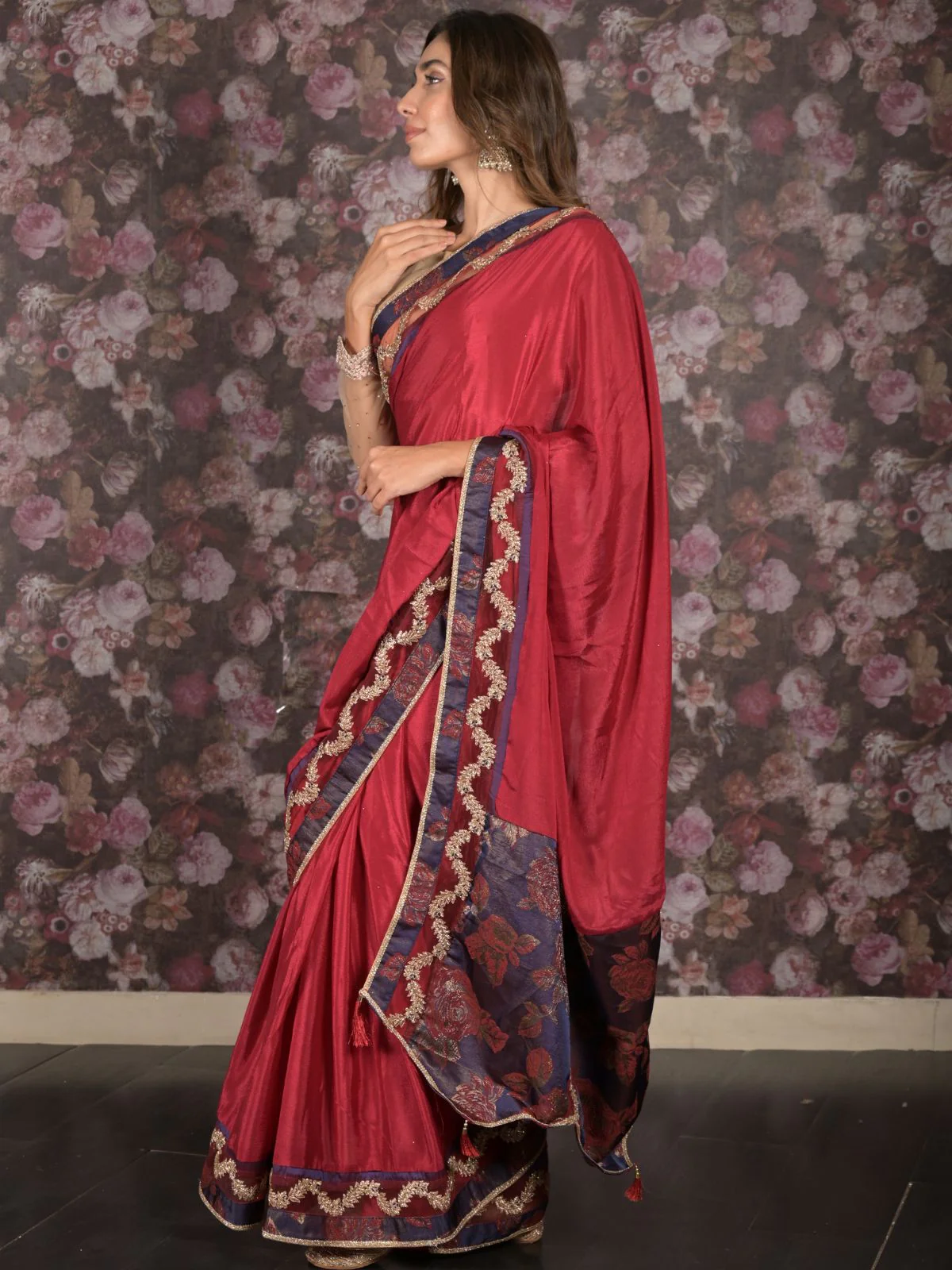 Odette Maroon Embroidered Crepe Saree with Unstitched Blouse for Women - Image 3