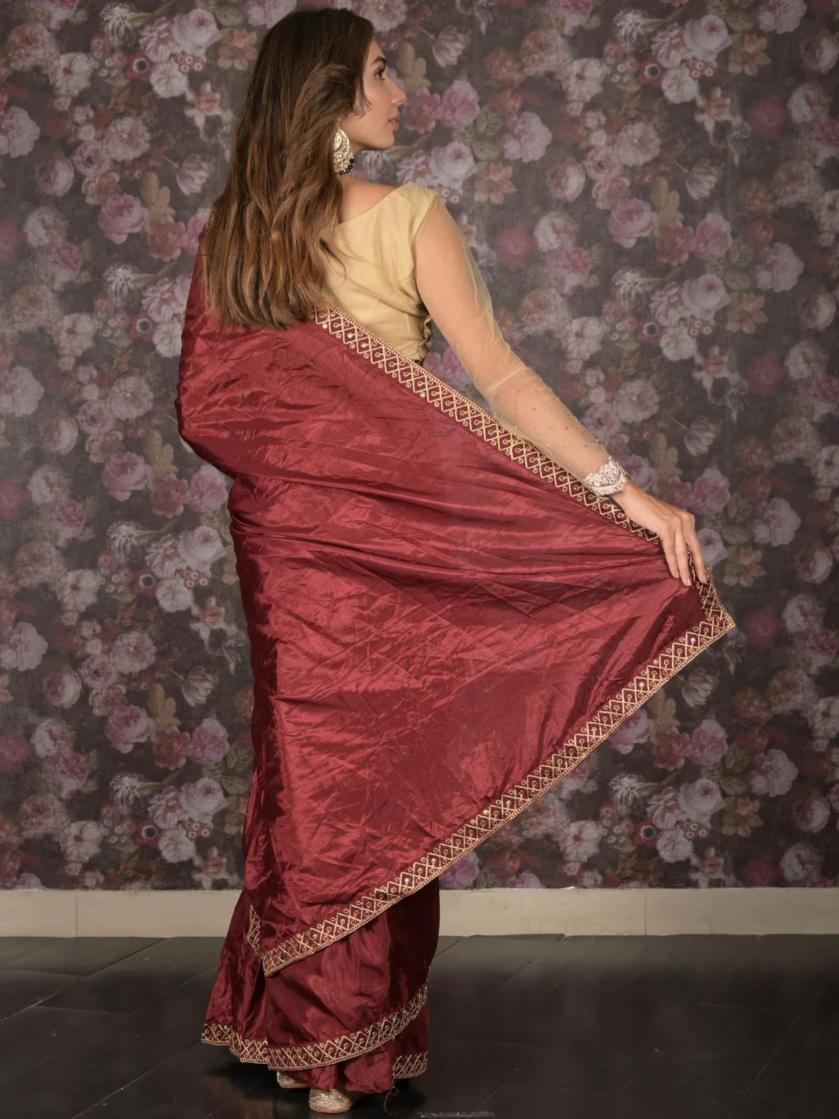 Odette Maroon Embroidered Silk Blend Saree with Unstitched Blouse for Women - Image 4