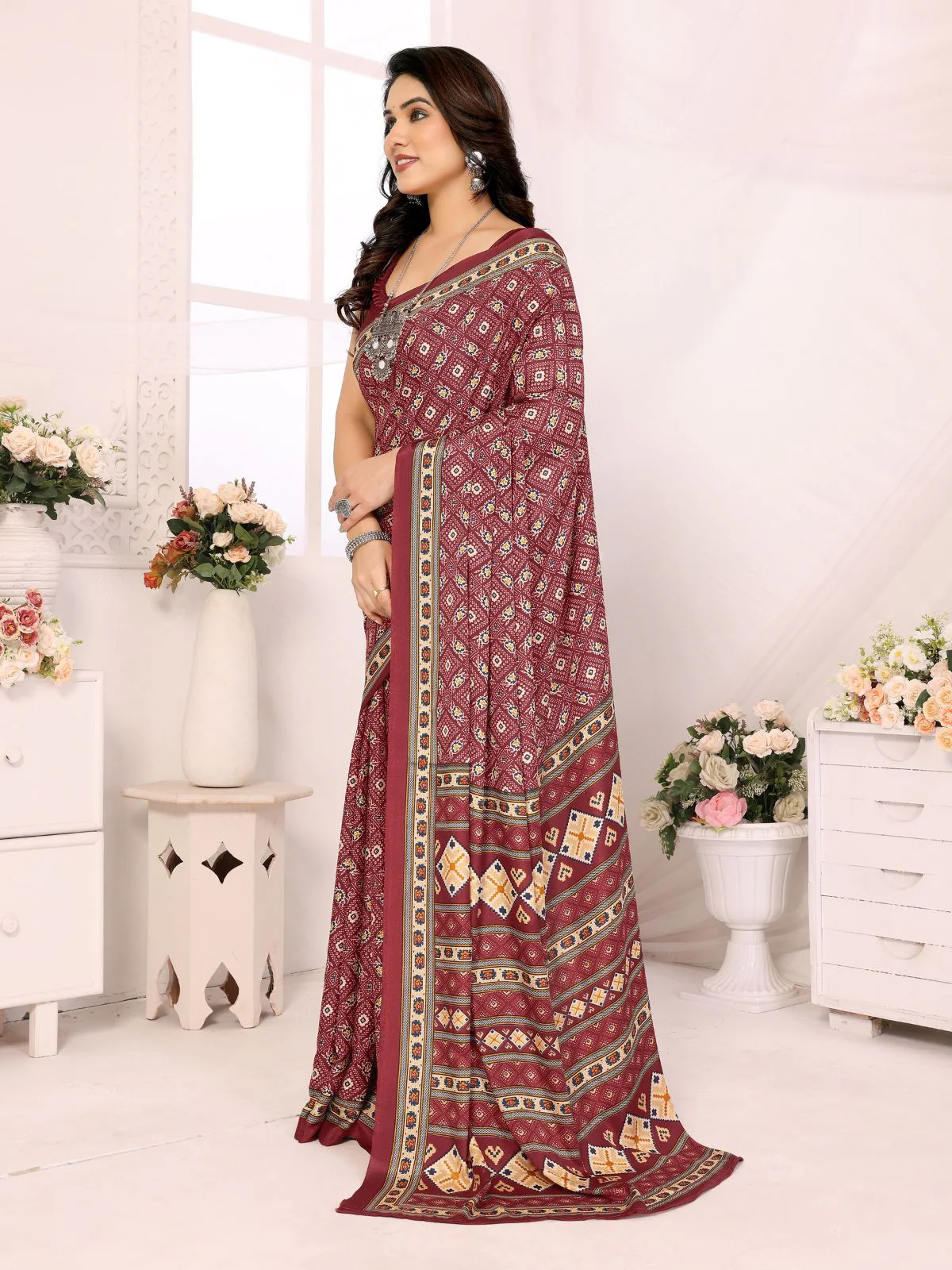Odette Maroon Georgette Printed Saree For Women - Image 2