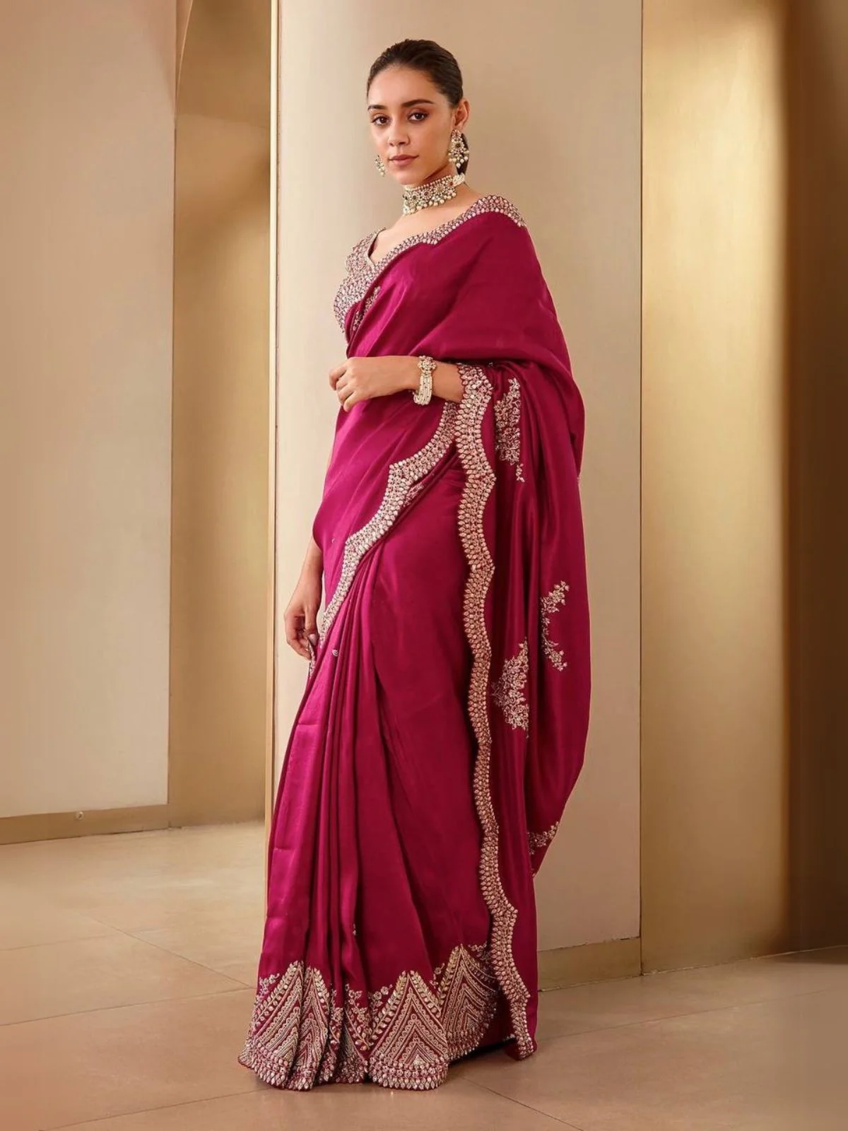 Odette Maroon Silk Blend Embellished Saree For Women - Image 2
