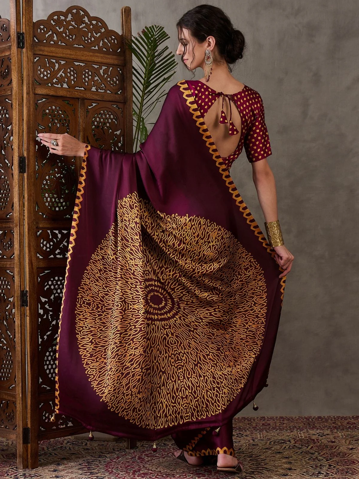 Odette Maroon Silk Blend Printed Elegant Saree For Women - Image 2