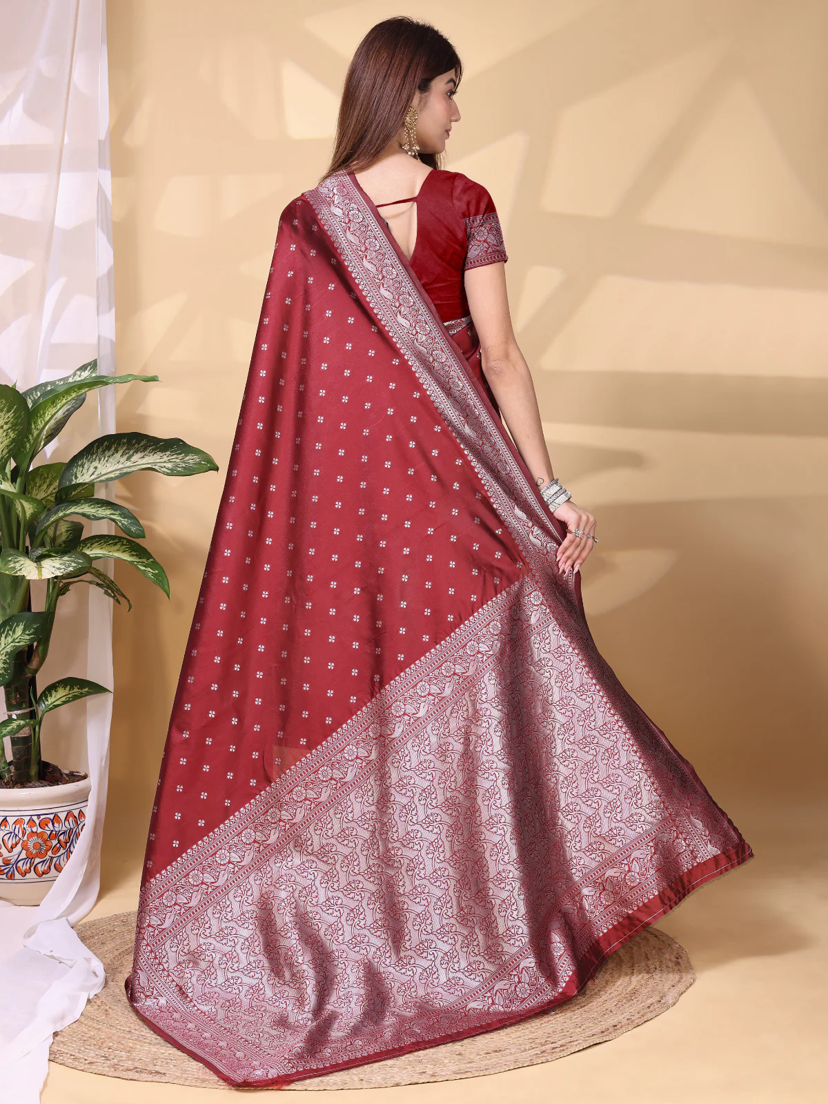 Odette Maroon Silk Blend Woven Saree For Women - Image 3