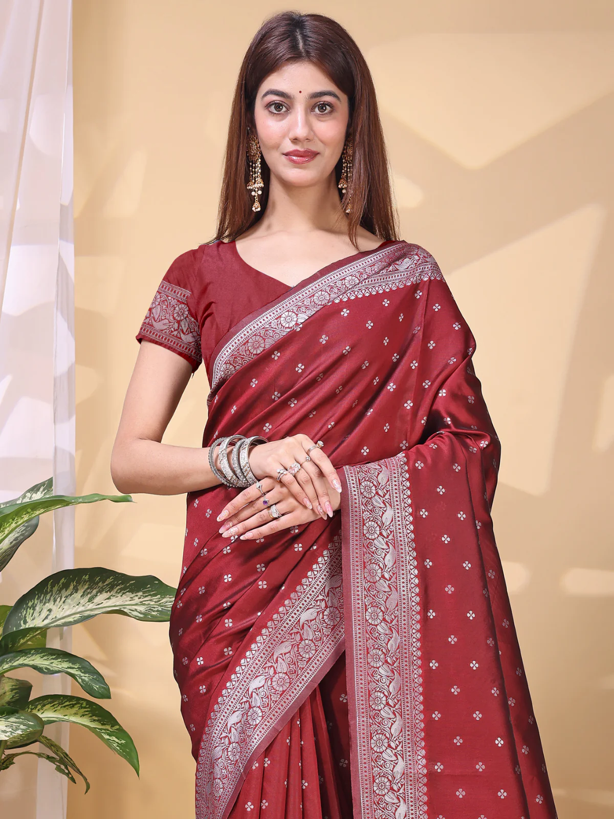 Odette Maroon Silk Blend Woven Saree For Women - Image 4