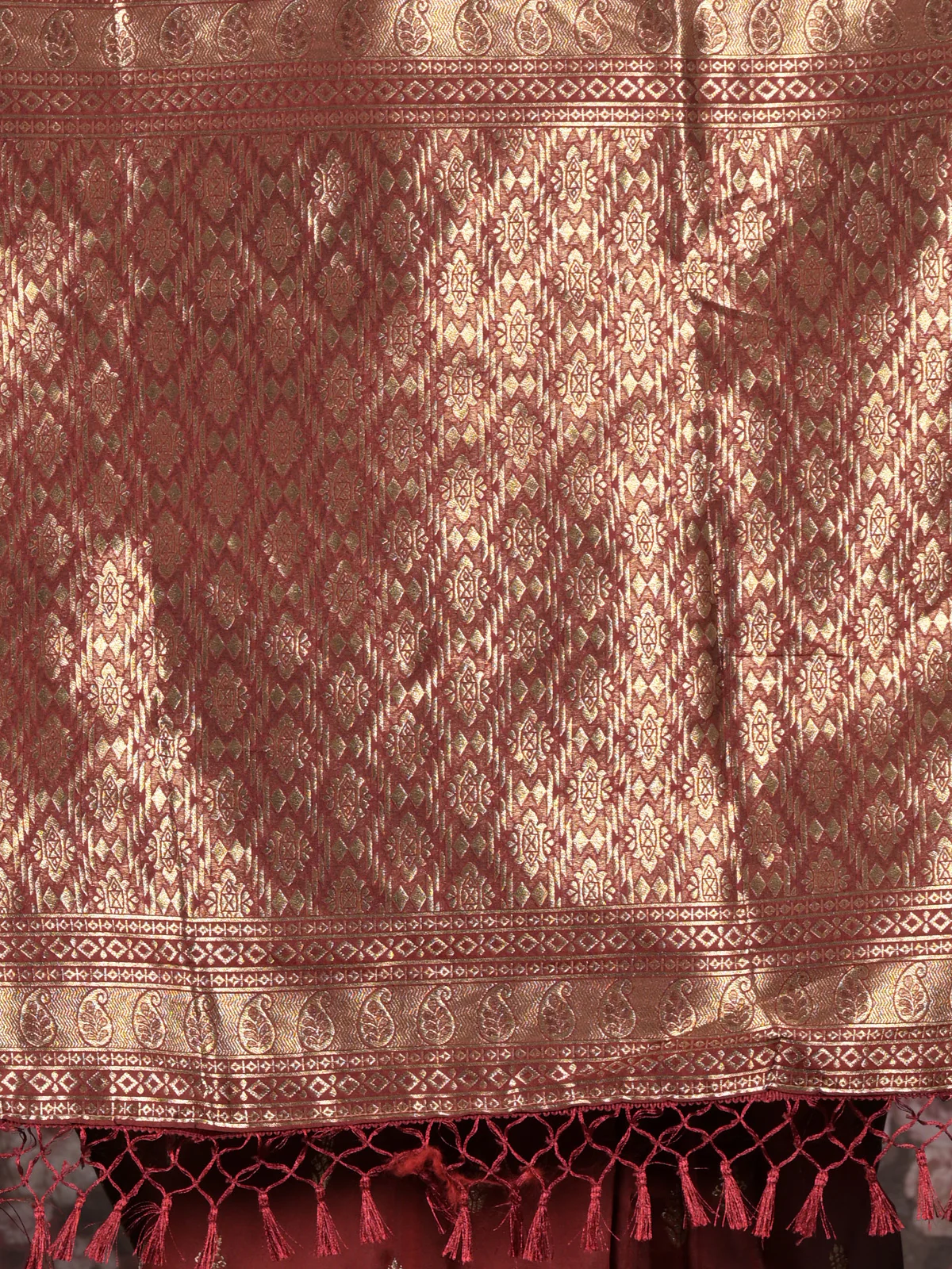 Odette Maroon Silk Blend Woven Saree with Unstitched Blouse for Women - Image 5