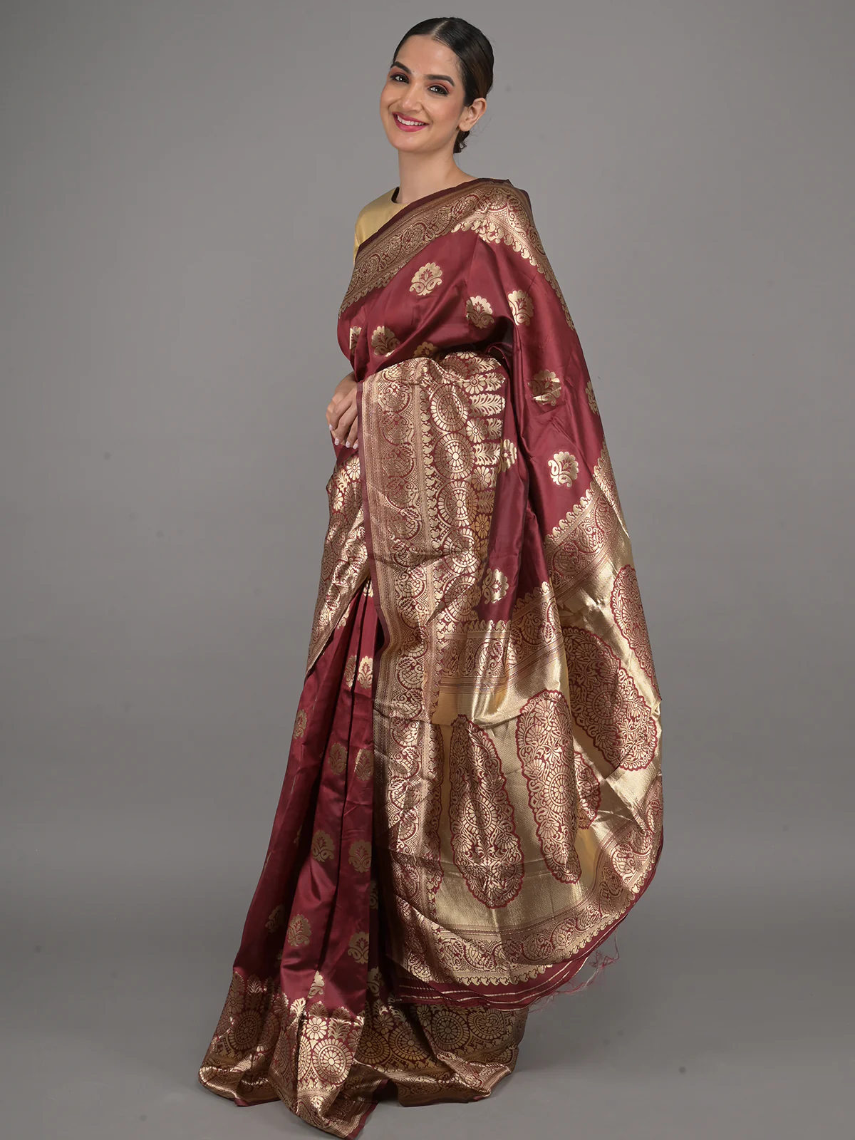Odette Maroon Woven Banarasi Silk Saree With Unstitched Blouse For Women - Image 2