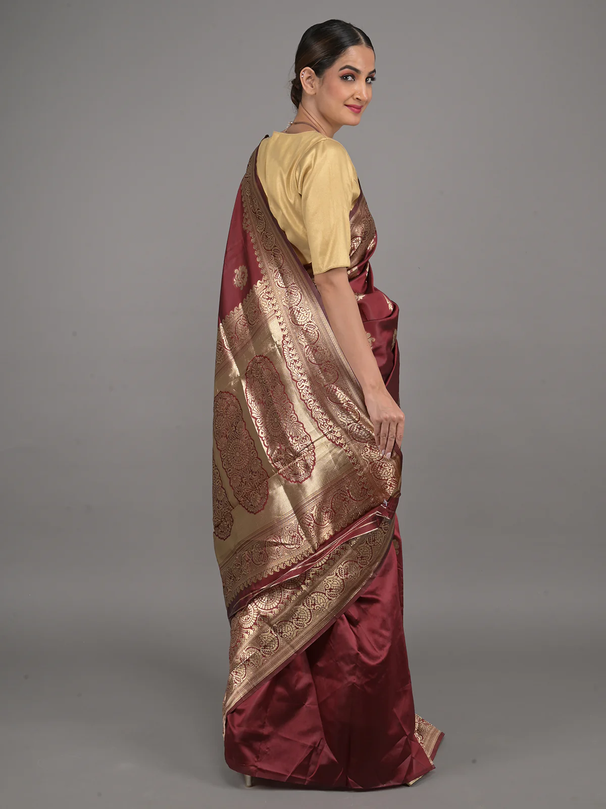 Odette Maroon Woven Banarasi Silk Saree With Unstitched Blouse For Women - Image 3