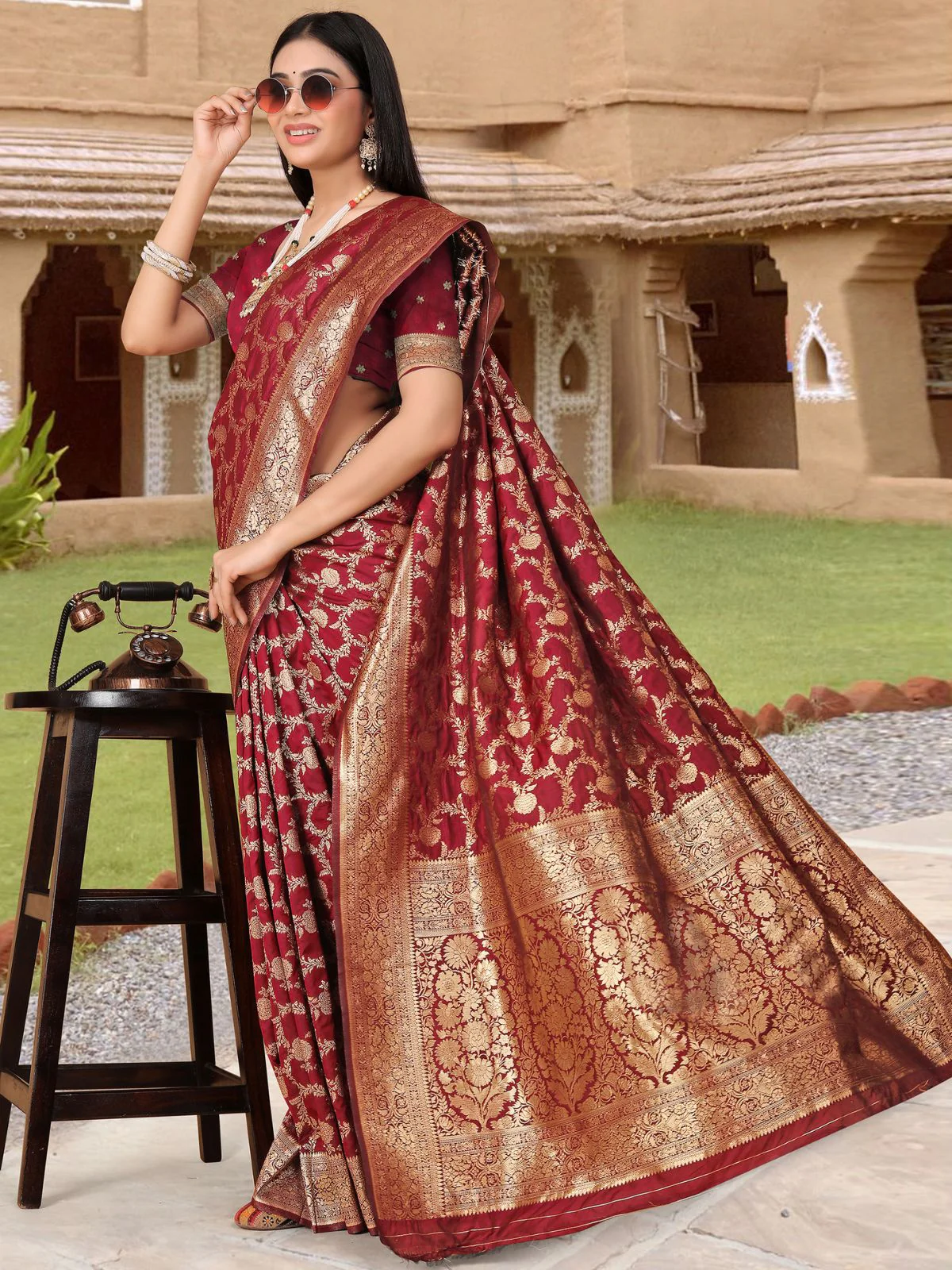 Odette Maroon Woven Banarasi Silk Saree With unstitched Blouse For Women - Image 3