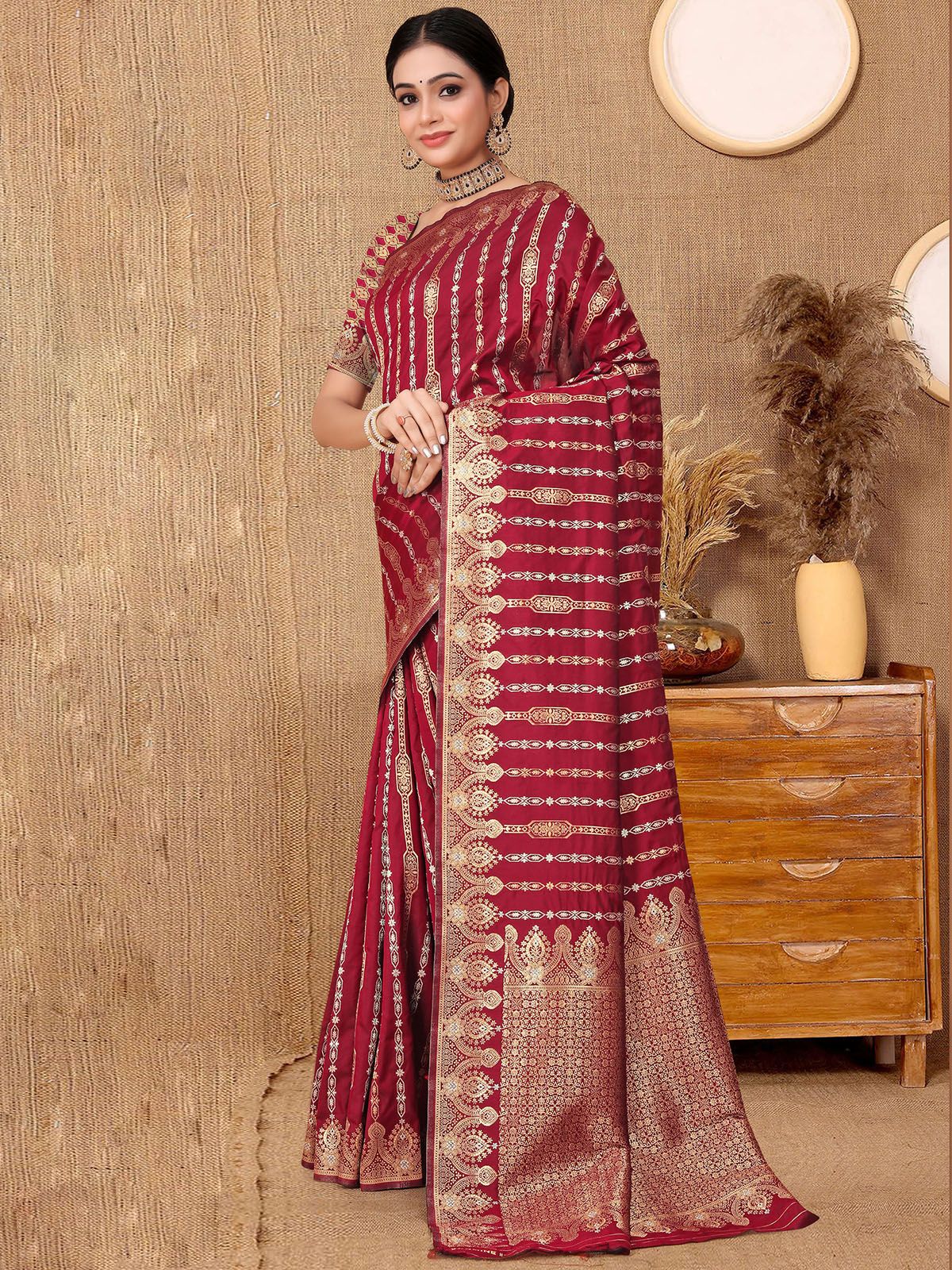 Odette Maroon Woven Banarasi Silk Saree With Unstitched Blouse For Women - Image 3