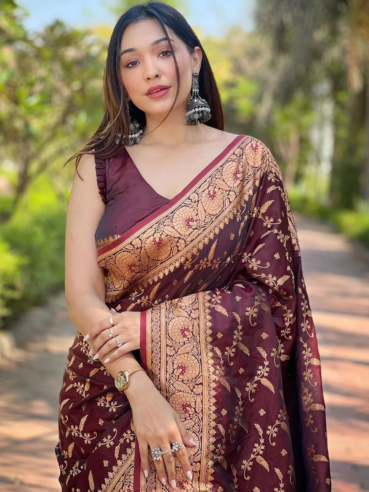 Odette Maroon Woven Design Silk Blend Saree With Unstitched Blouse For Women - Image 3