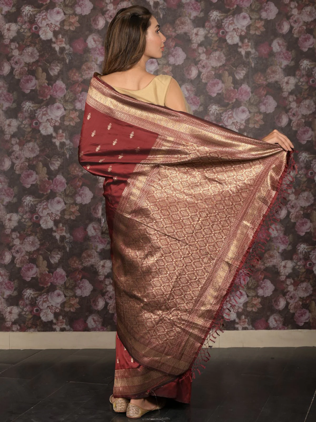 Odette Maroon Woven Silk Blend Saree with Unstitched Blouse for Women - Image 4
