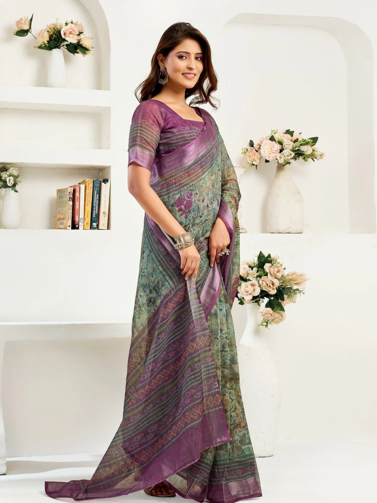 Odette Mauve And Green Cotton Linen Zari Work Saree For Women - Image 2
