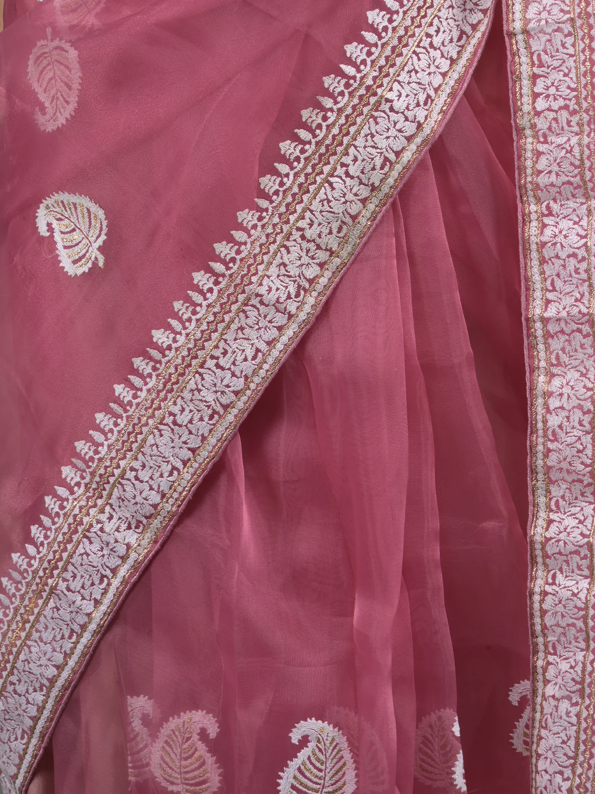 Odette Mauve Embroidered Organza Saree with Unstitched Blouse For Women - Image 5