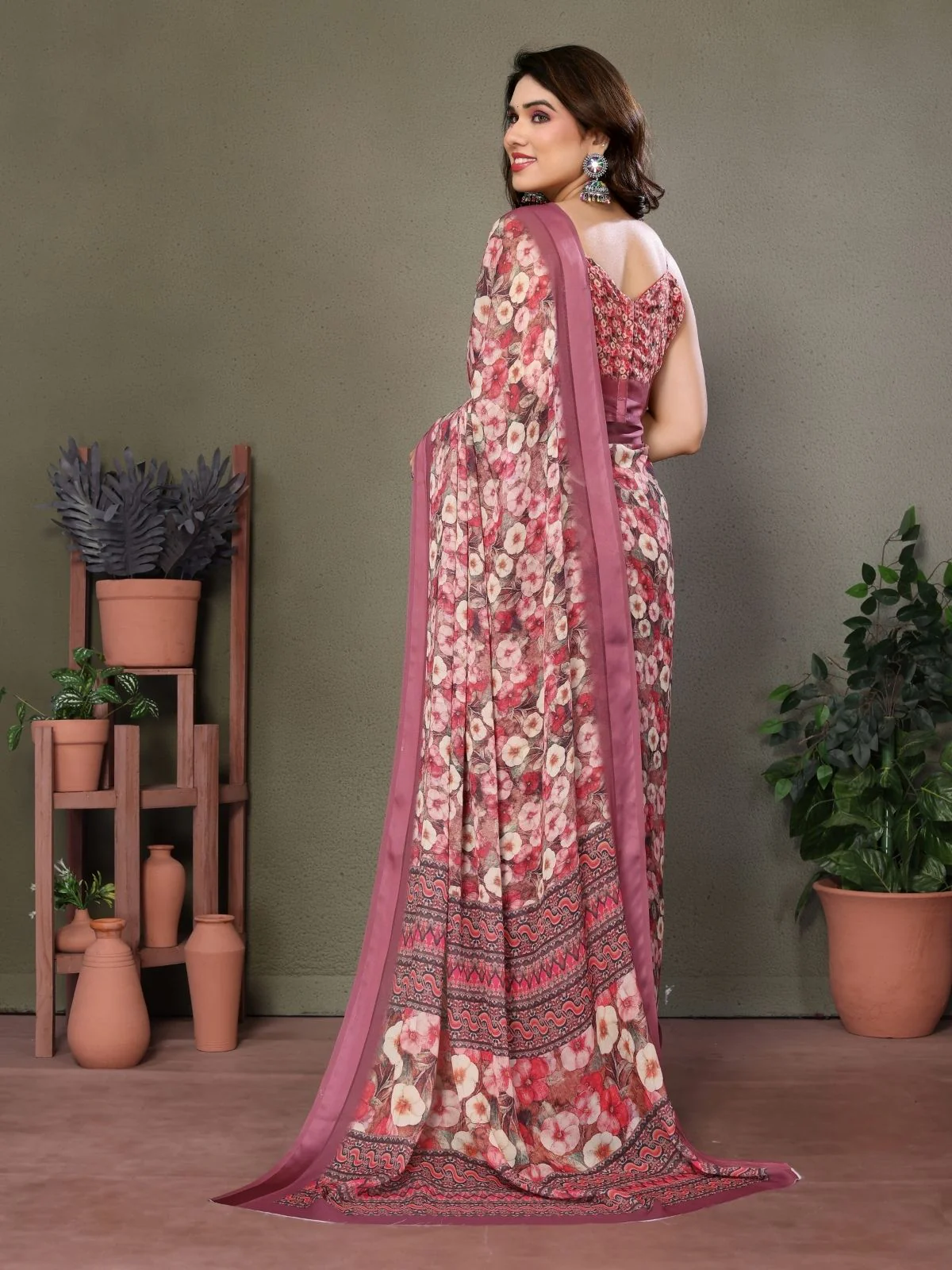 Odette Mauve  Georgette Plain Saree For Women - Image 3