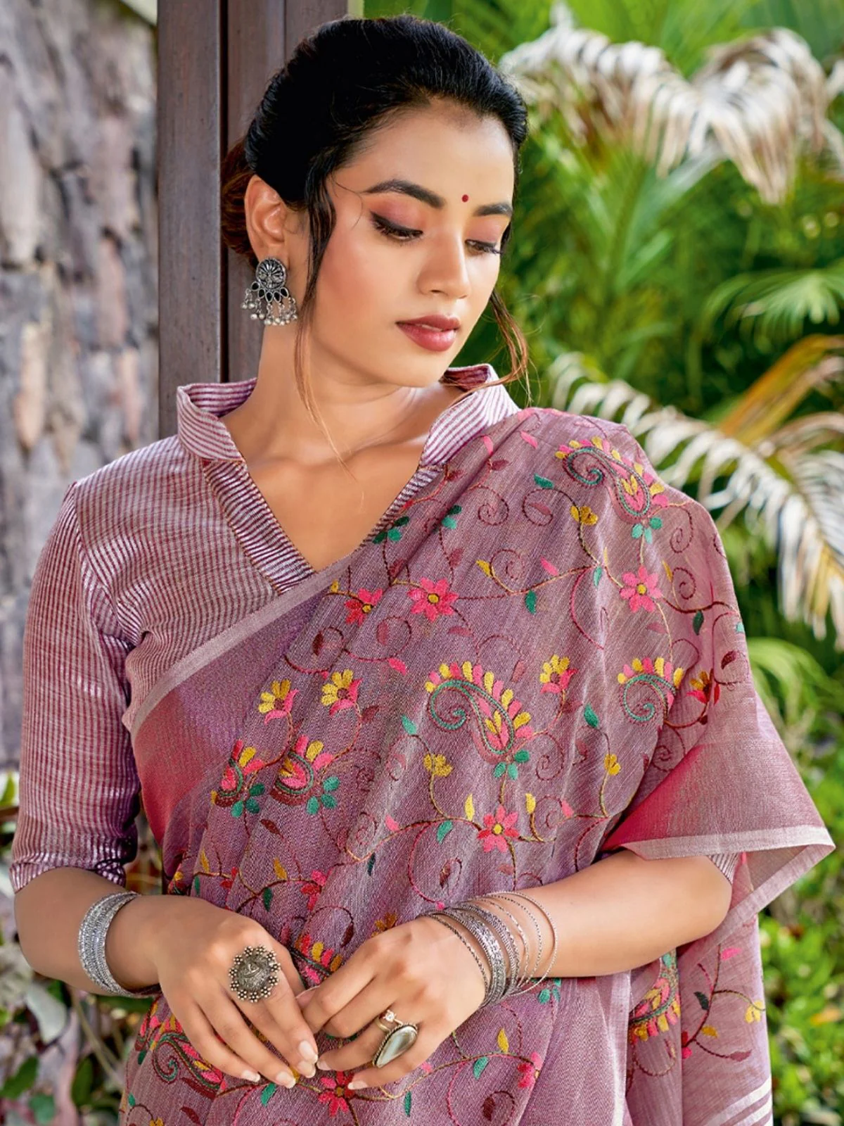 Odette Mauve Pink Cotton Linen Striped Saree For Women - Image 2