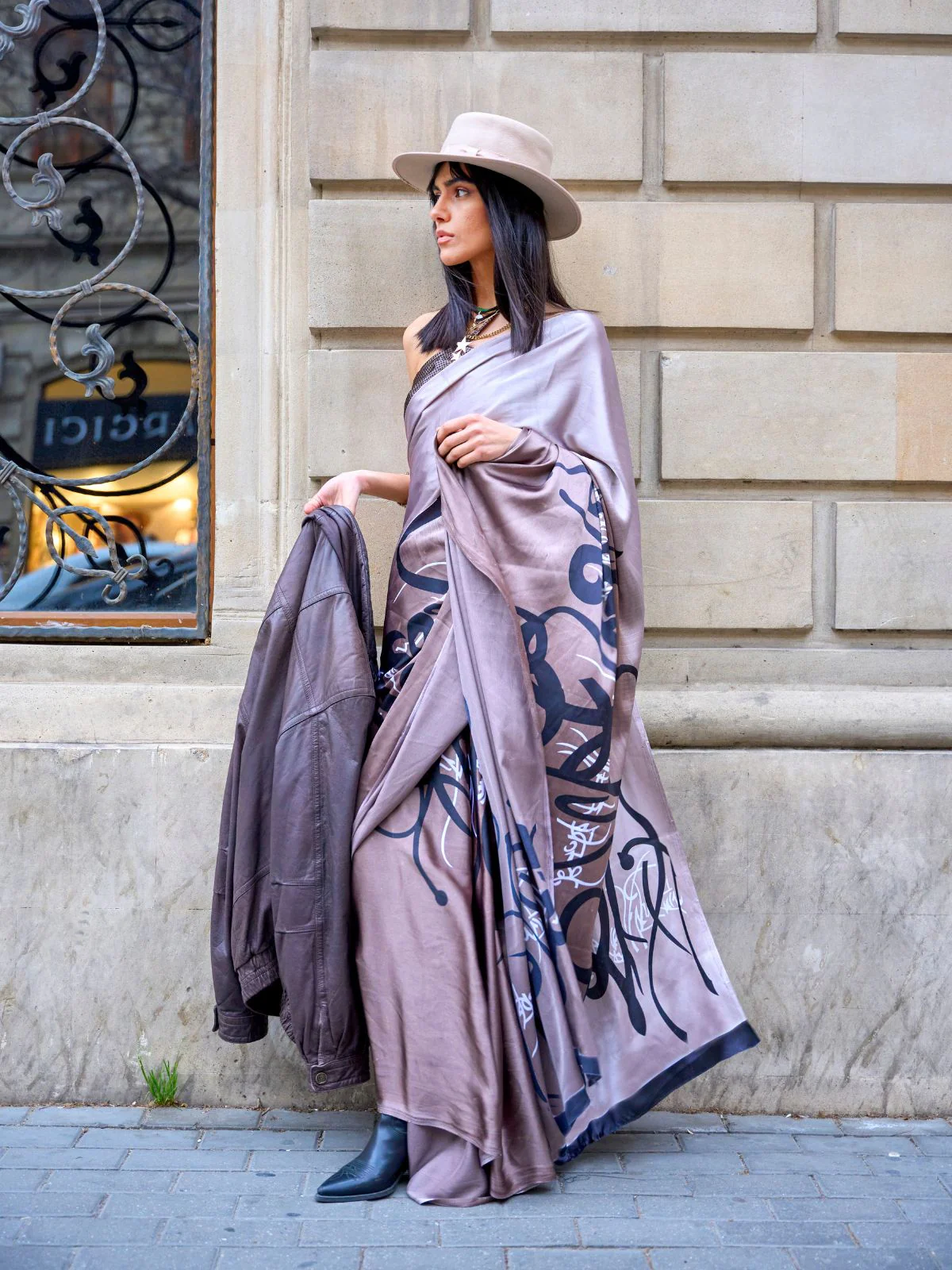 Odette Mauve Satin Printed Saree With Unstitched Blouse For Women - Image 2