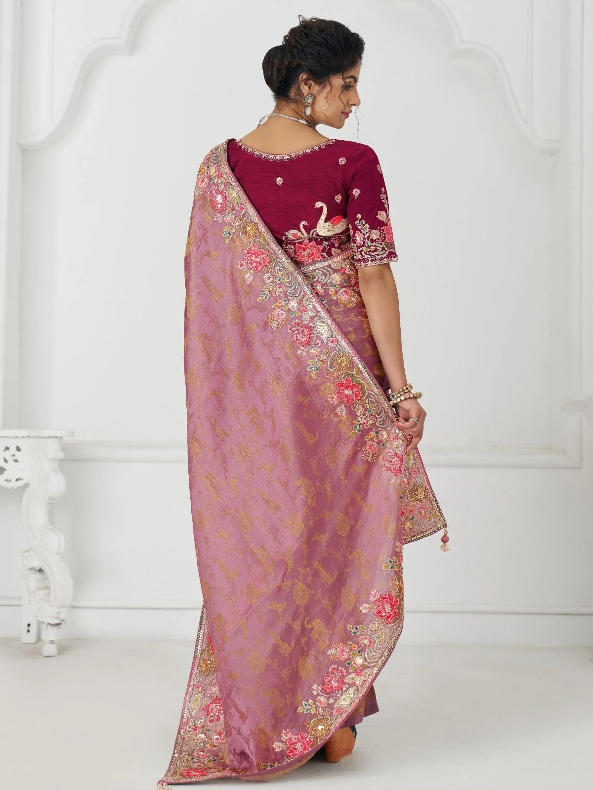 Odette Mauve Viscose Silk Embroidered Saree For Women - Image 5