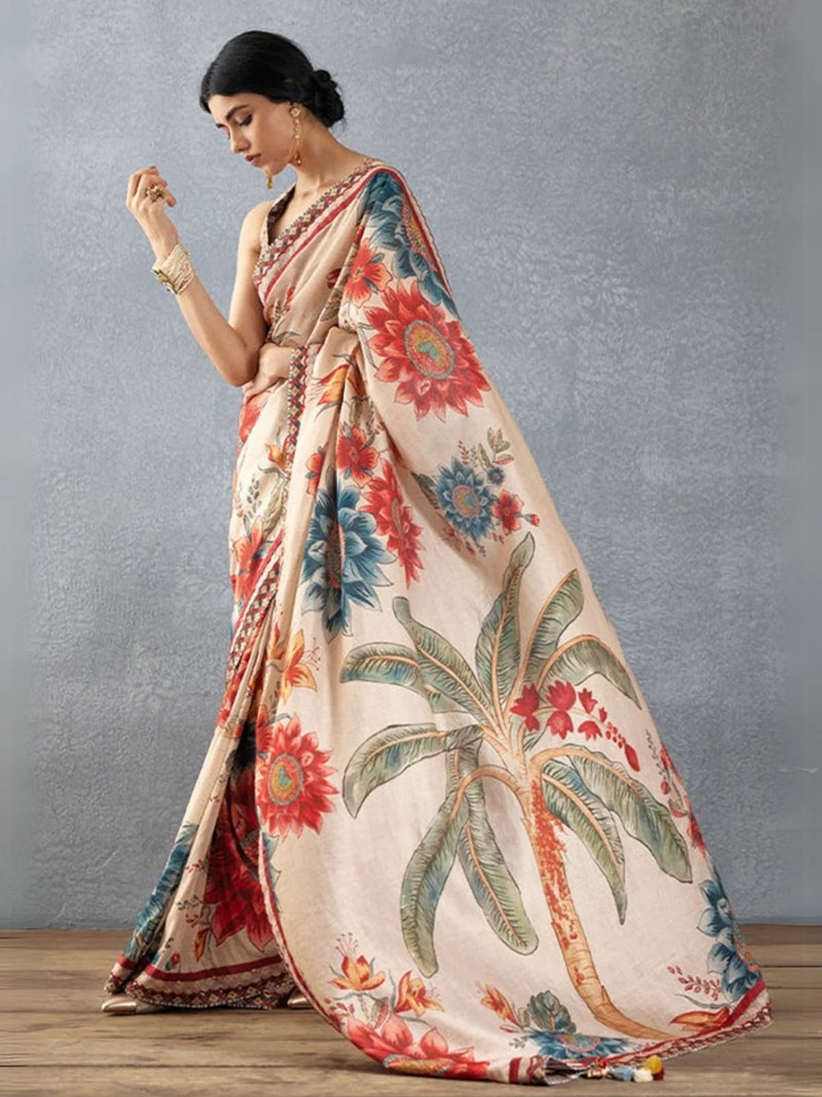 Odette Multi Georgette Floral Printed Saree With Unstitched Blouse For Women - Image 3