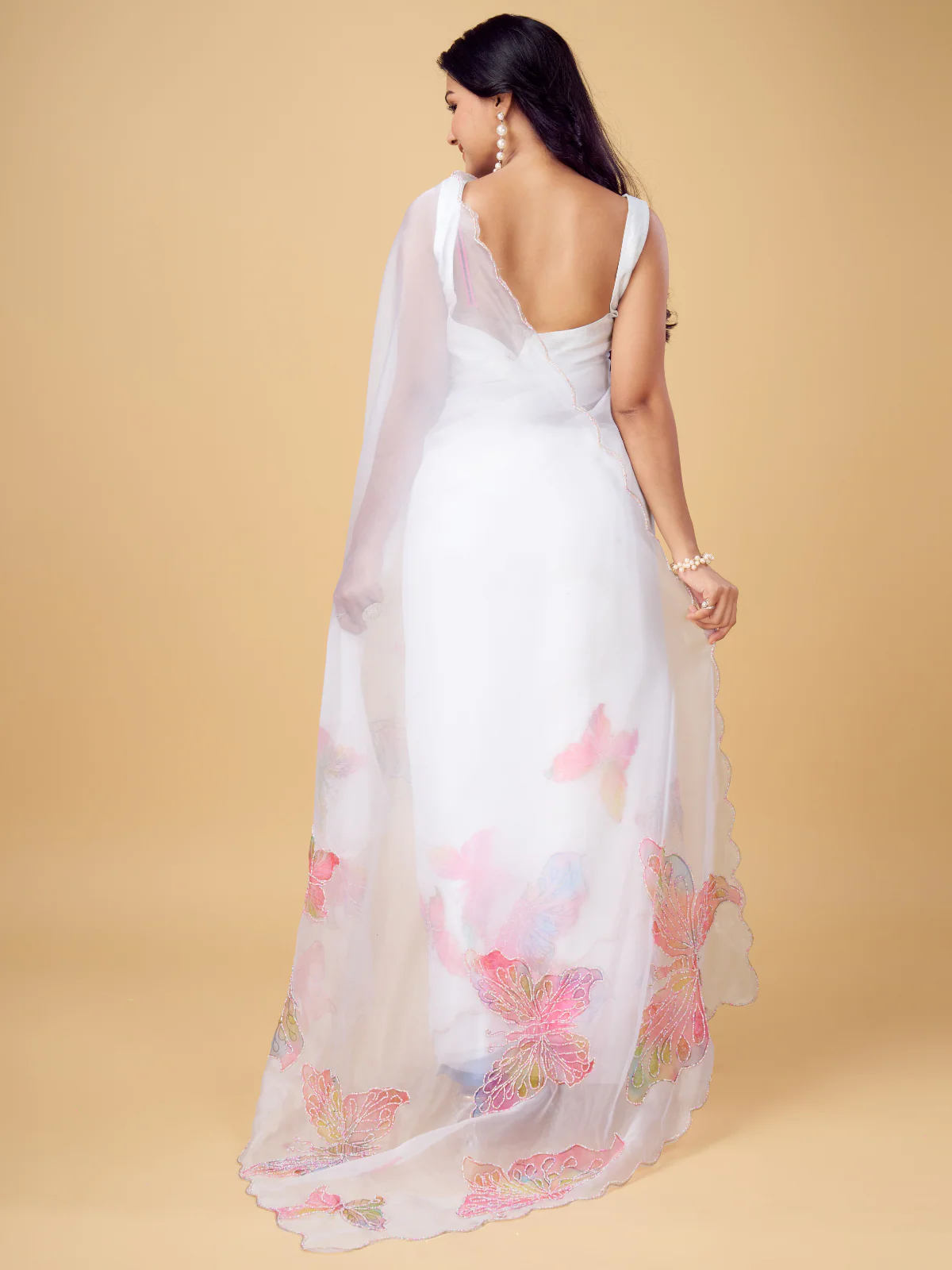 Odette White and Multi Organza Printed Saree With Unstitched Blouse For Women - Image 3