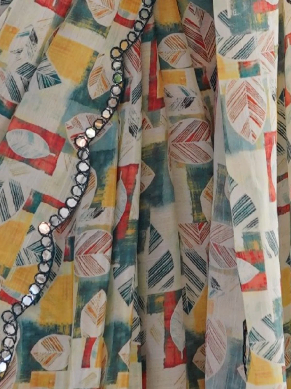Odette Multicolor Chinon Printed Saree With Unstitched Blouse For Women - Image 6