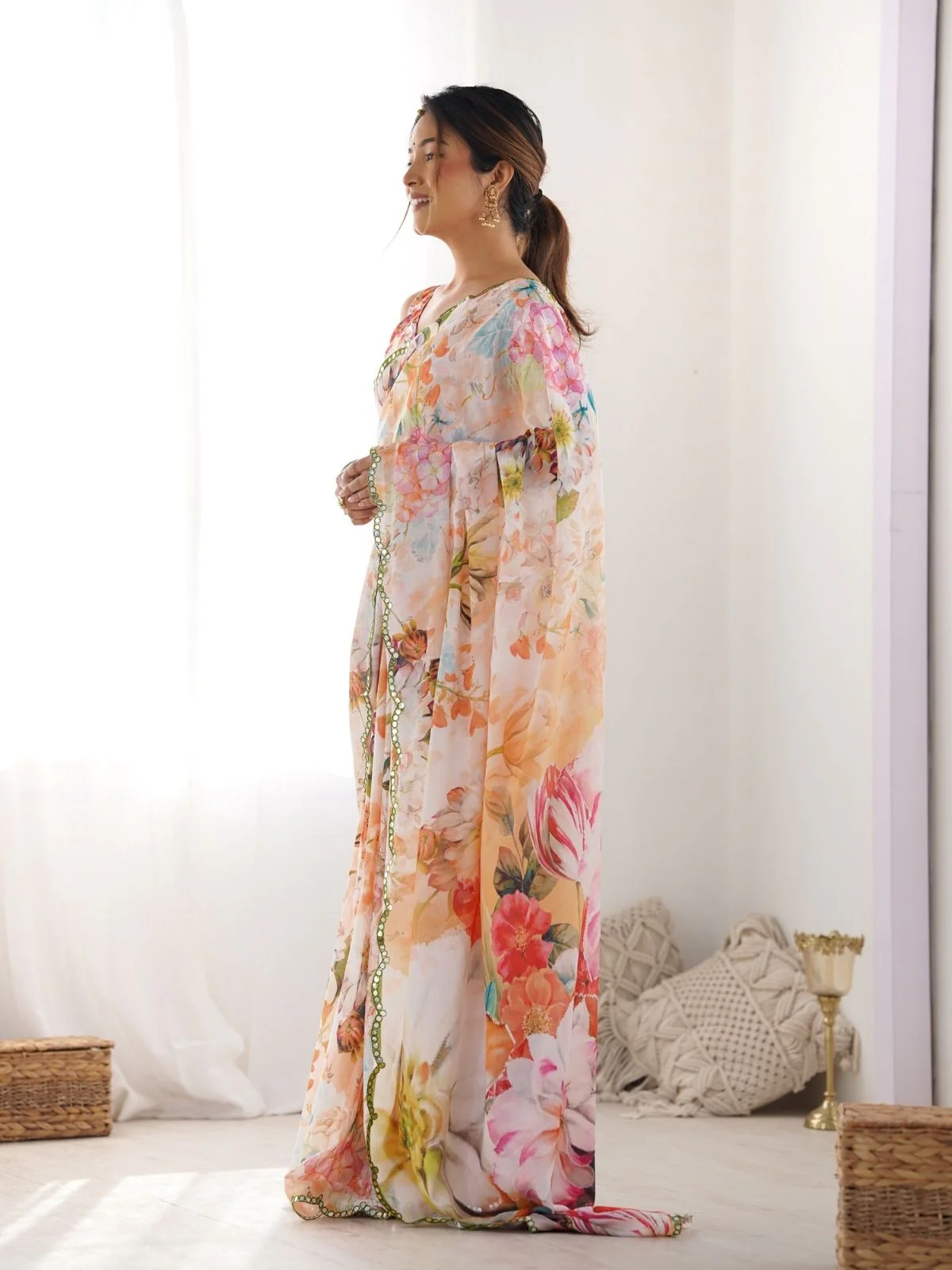 Odette Multicolor Chinon Printed Saree With Unstitched Blouse For Women - Image 3