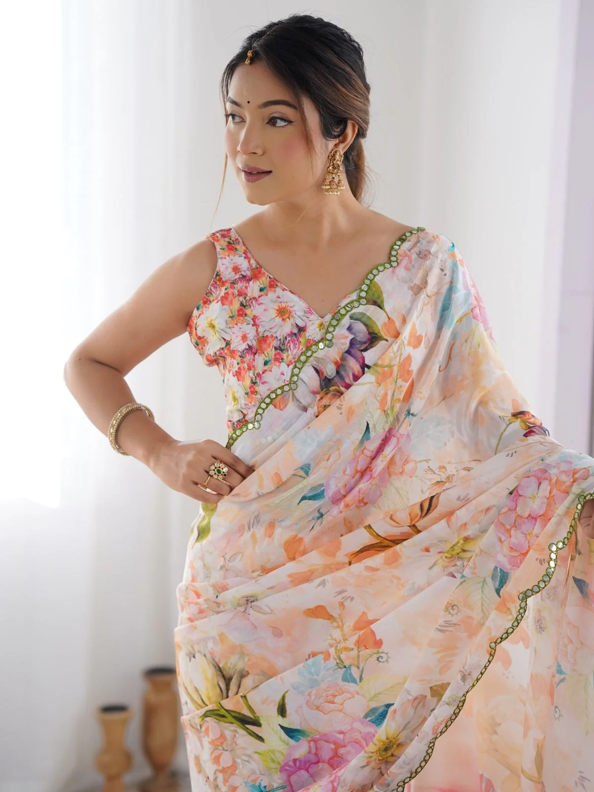 Odette Multicolor Chinon Printed Saree With Unstitched Blouse For Women - Image 4