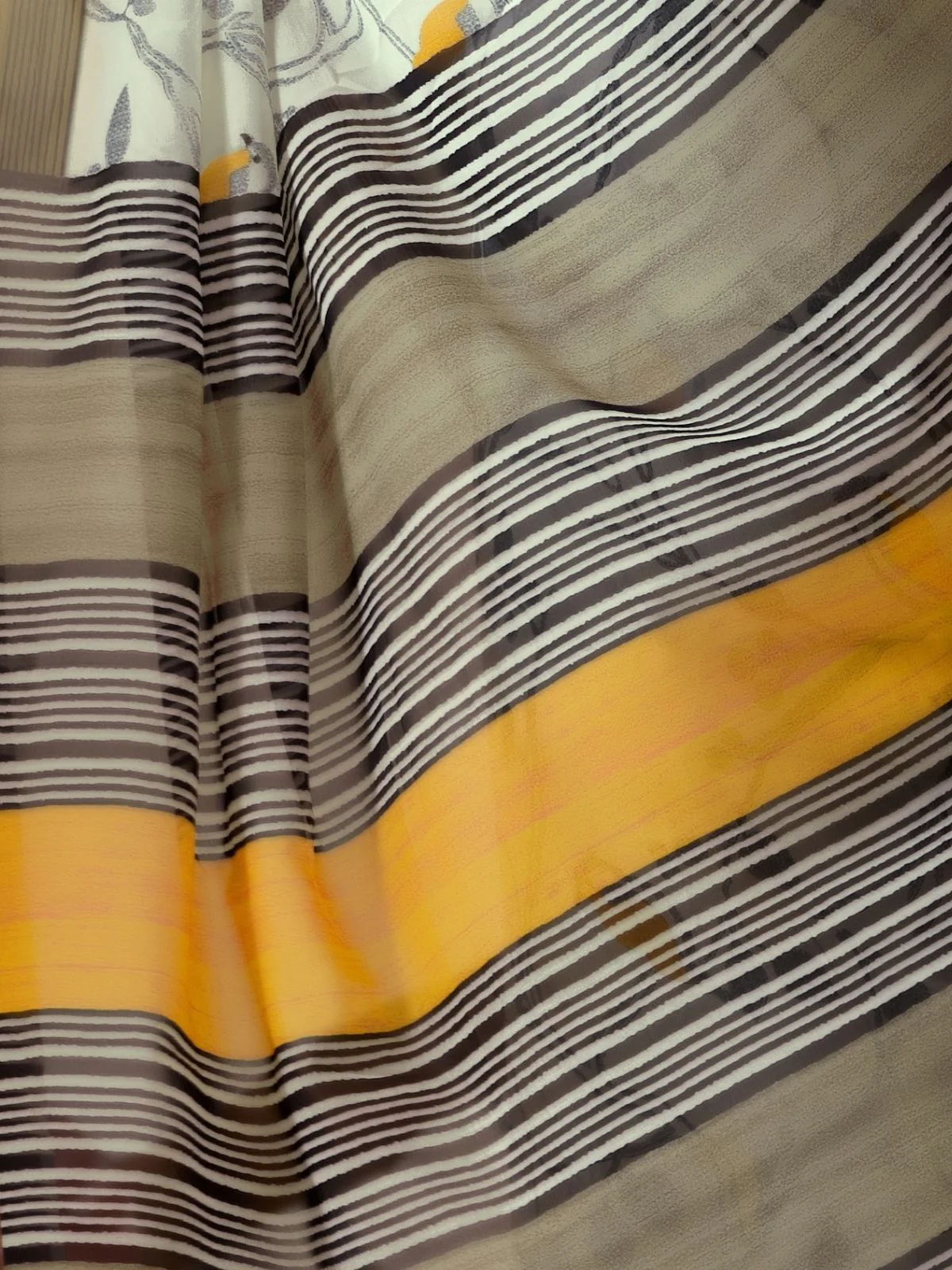 Odette Multicolor Georgette Printed Saree For Women - Image 5