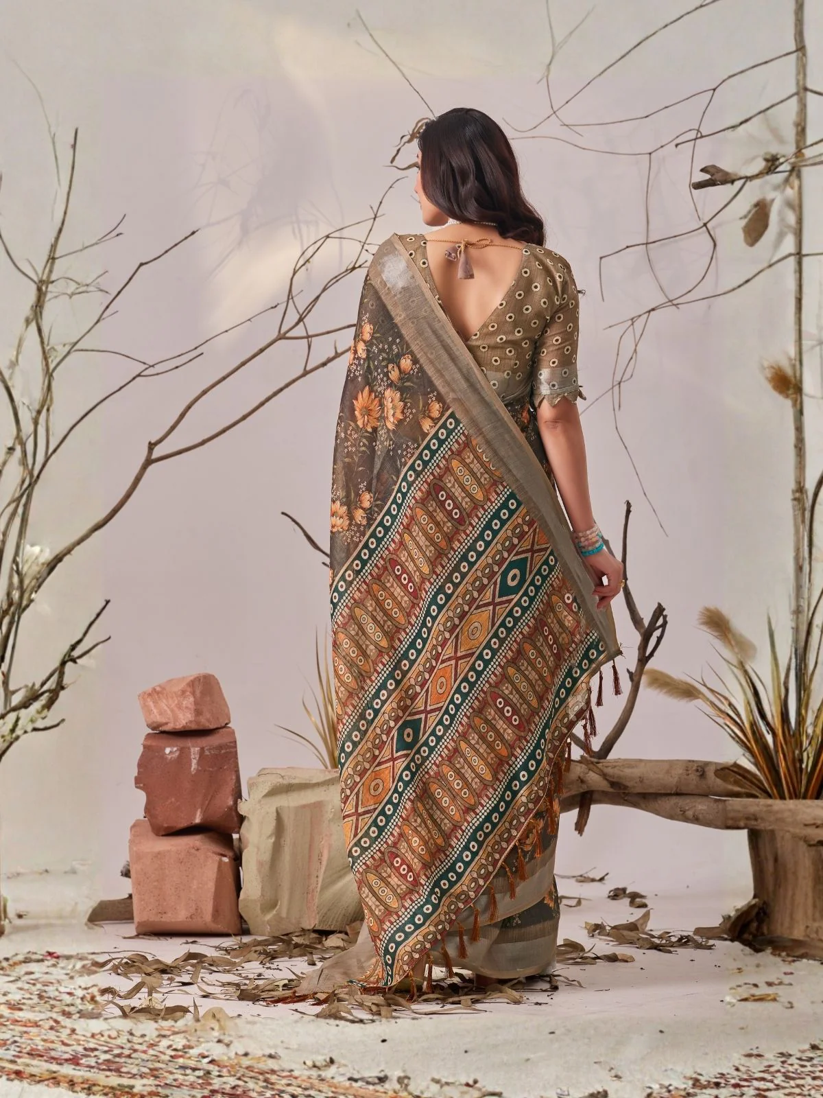 Odette Multicolor Linen Cotton Printed Saree For Women - Image 3