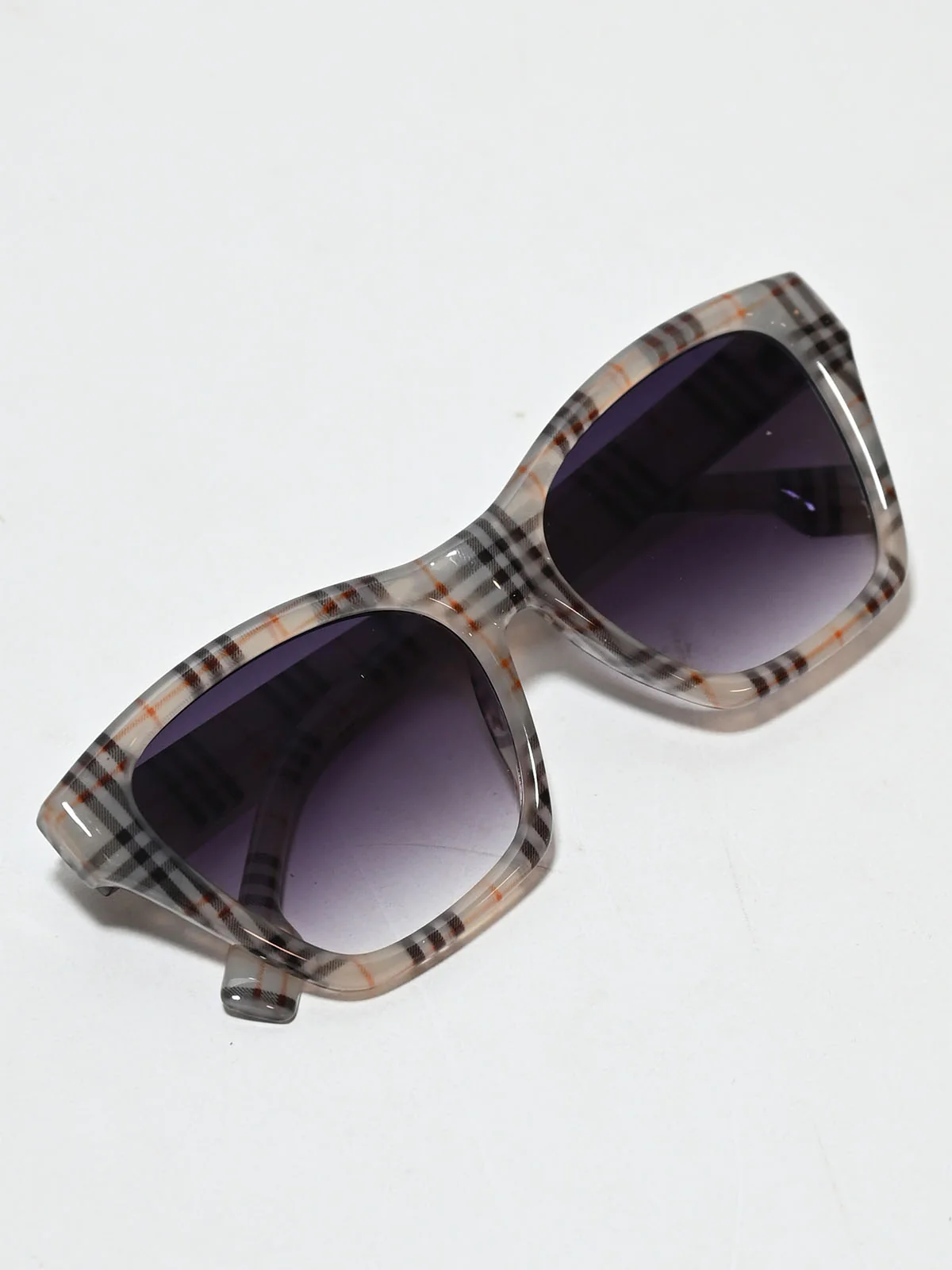 Odette Multicolor PC Checked Sunglasses For Women - Image 3