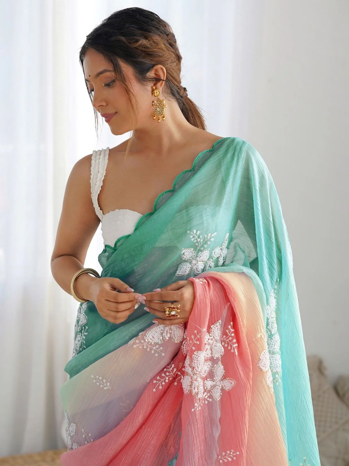 Odette Multicolor Silk Blend Embellished Saree For Women - Image 4