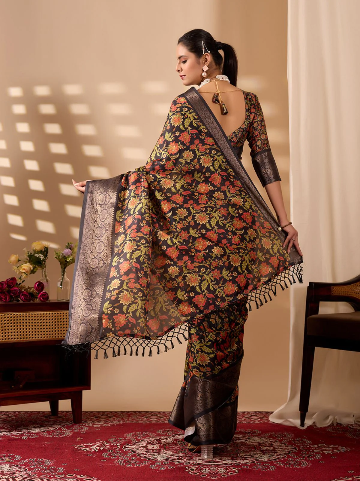 Odette Multicolor Silk Blend Printed Saree For Women - Image 3